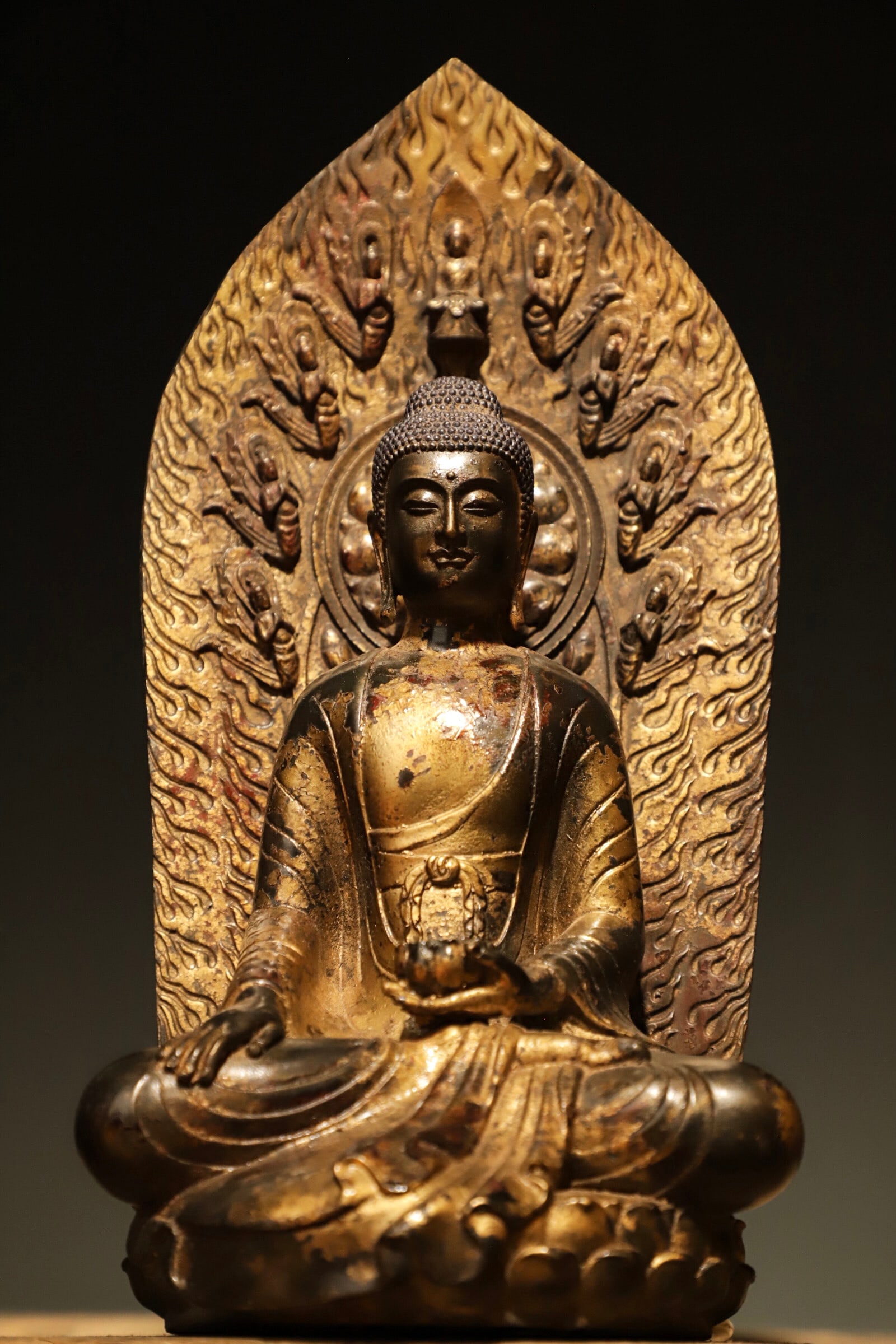 MING DYNASTY GOLD-PAINTED BUDDHA STATUE: H:31CM