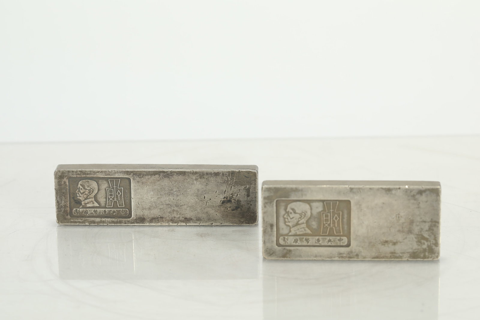 REPUBLIC OF CHINA SILVER BARS: H:2.4CM L:8.2CM WT:301G