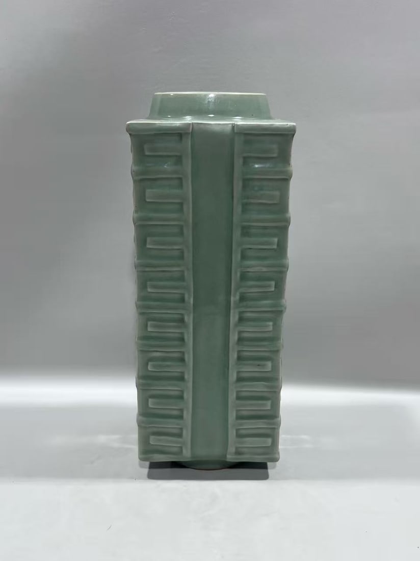 LONGQUAN CELADON PALM-SHAPED BOTTLE FROM THE YUAN DYNASTY: H:35.5CM