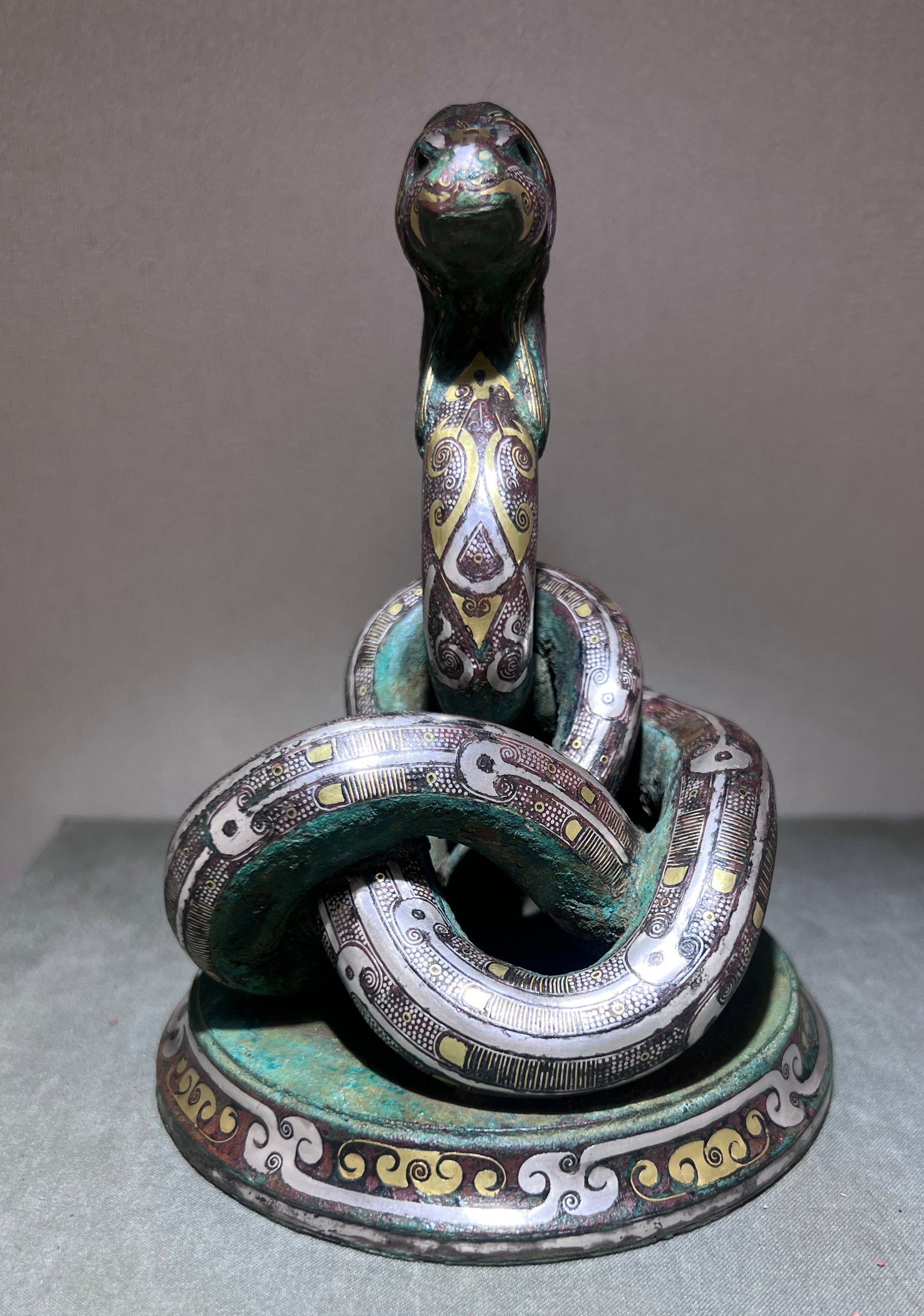 WARRING STATES PERIOD GOLD AND SILVER SNAKE: H:14CM L:10.5CM
