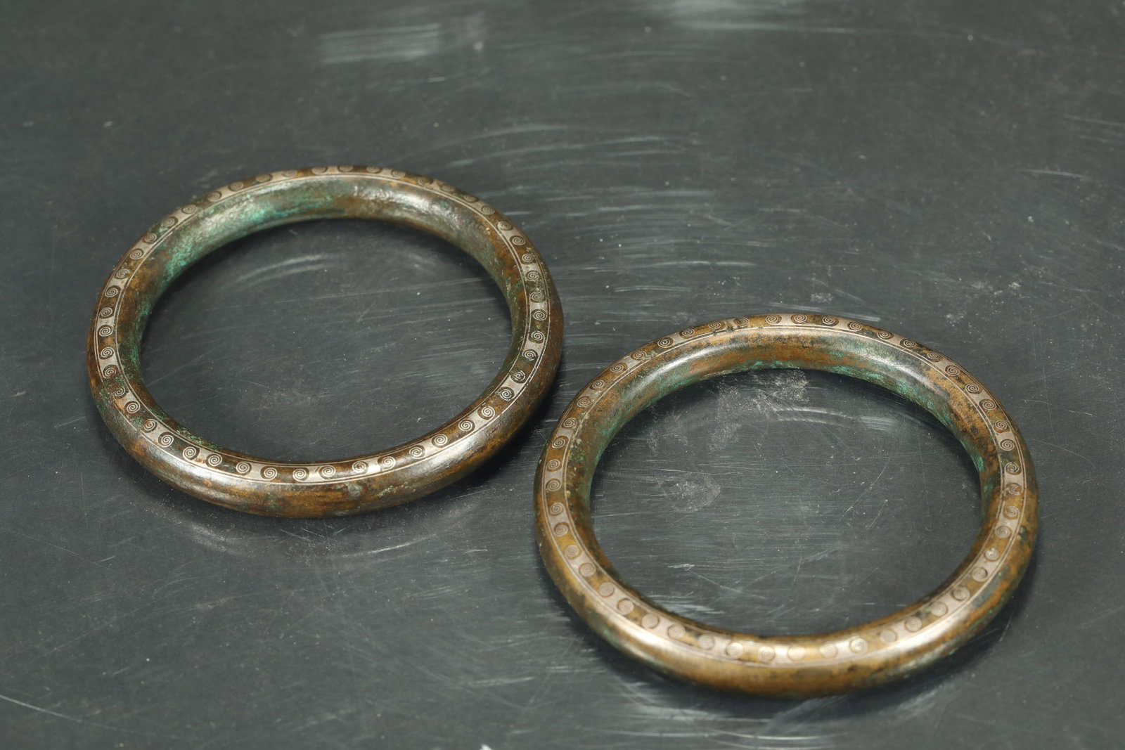 WARRING STATES PERIOD GOLD AND SILVER INLAID RINGS: L:6.6CM