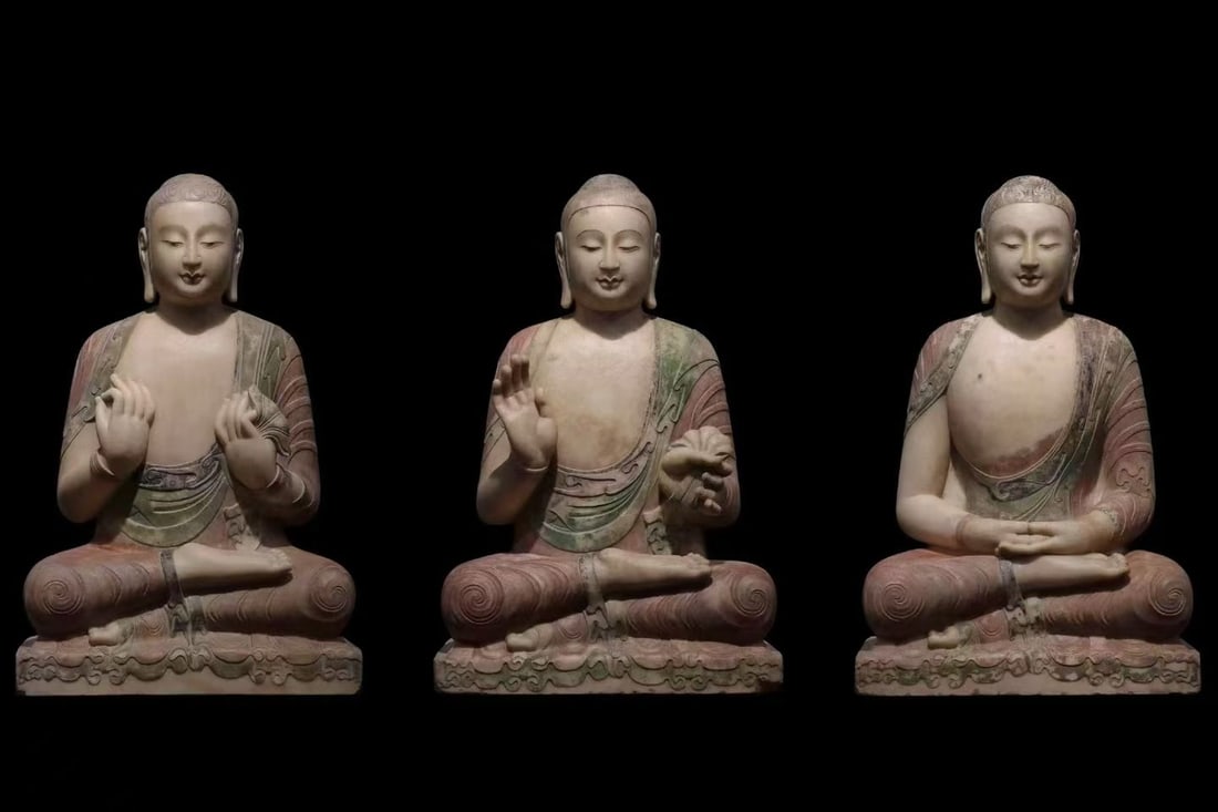 TANG DYNASTY WHITE MARBLE PAINTED BUDDHA: H:81CM L:53CM