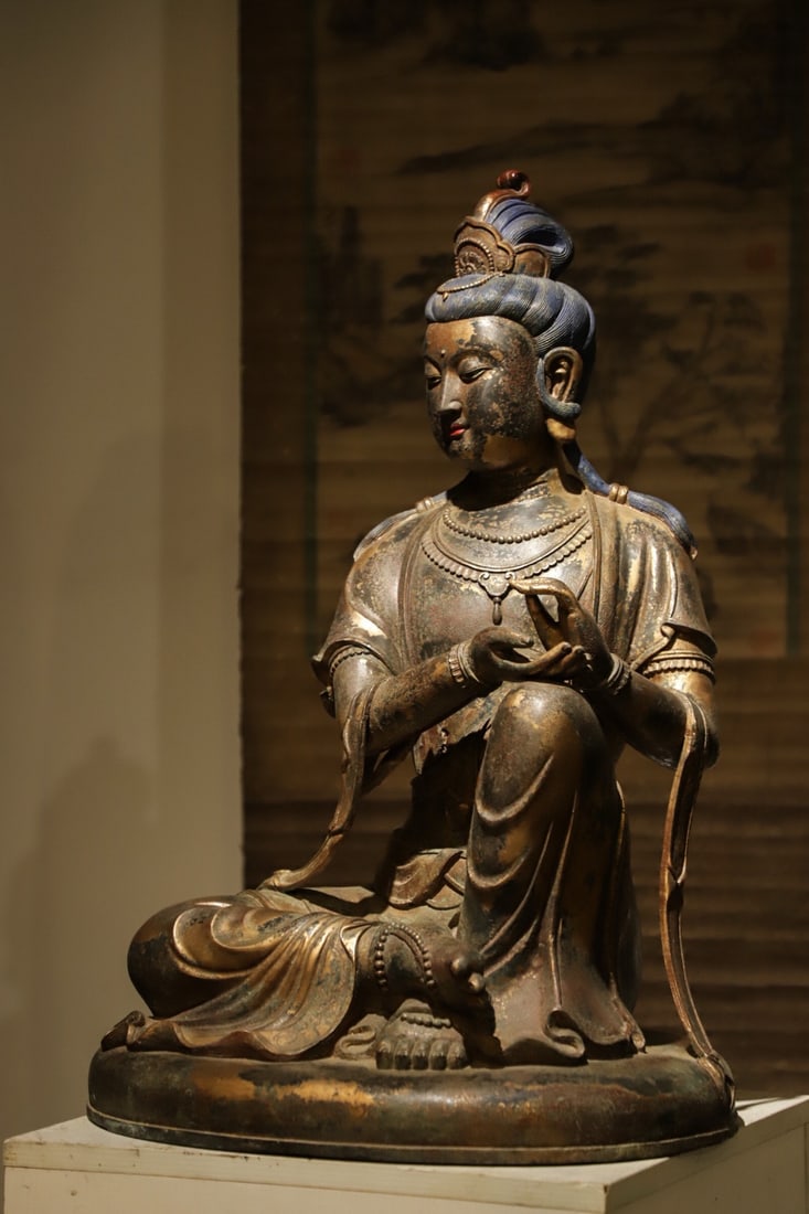 MING DYNASTY GOLD-PAINTED BUDDHA STATUE: H:65CM L:46CM