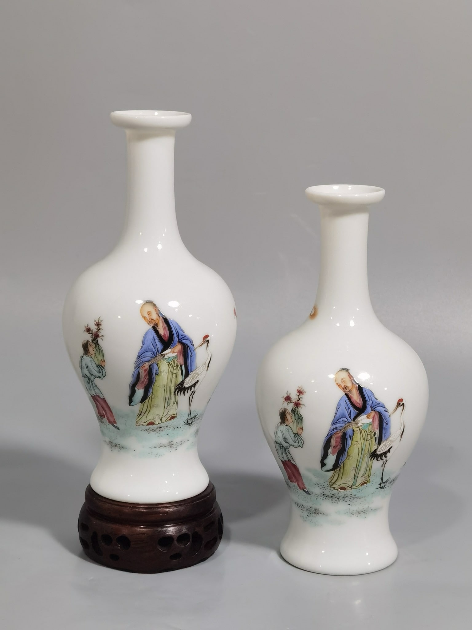 QING DYNASTY FAMILLE ROSE FIGURINE VASE: H:14CM L:6.5CM
