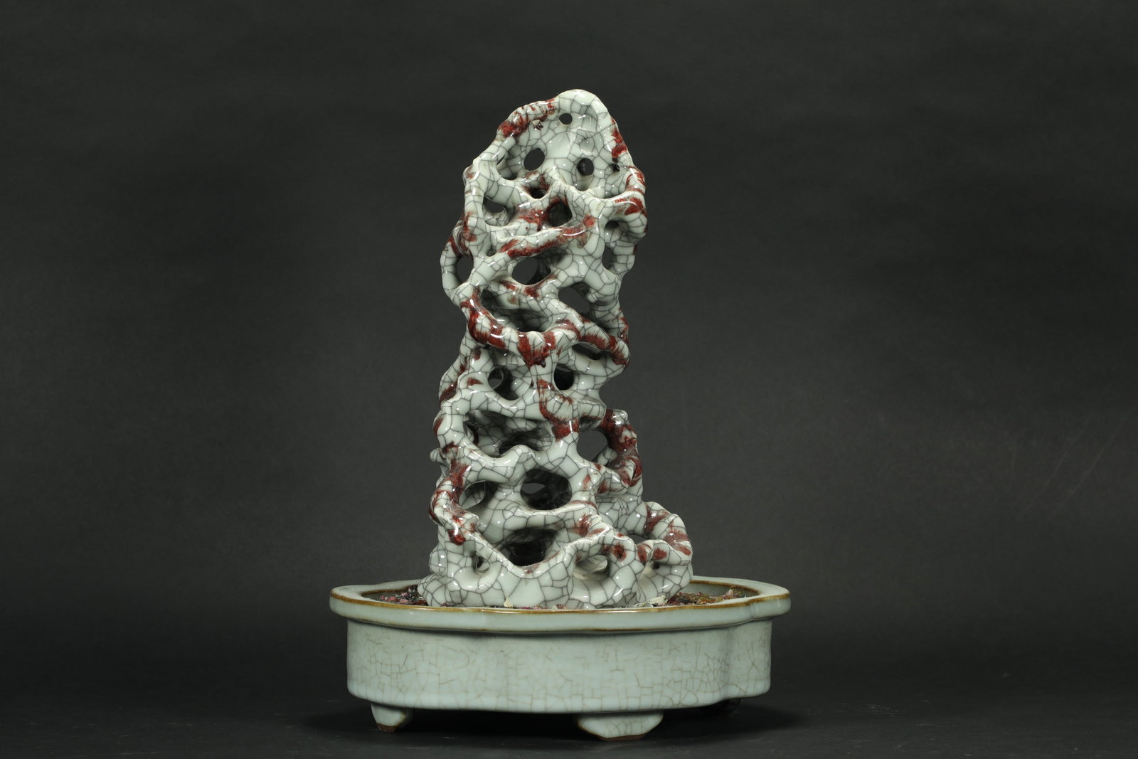 QING DYNASTY PORCELAIN SCULPTURE MOUNTAIN: H:32CM