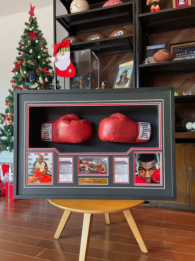 Mike Tyson Signed Boxing Glove, with JSA Certificate of Authenticity and Fiterman Hologram (1 of 2)