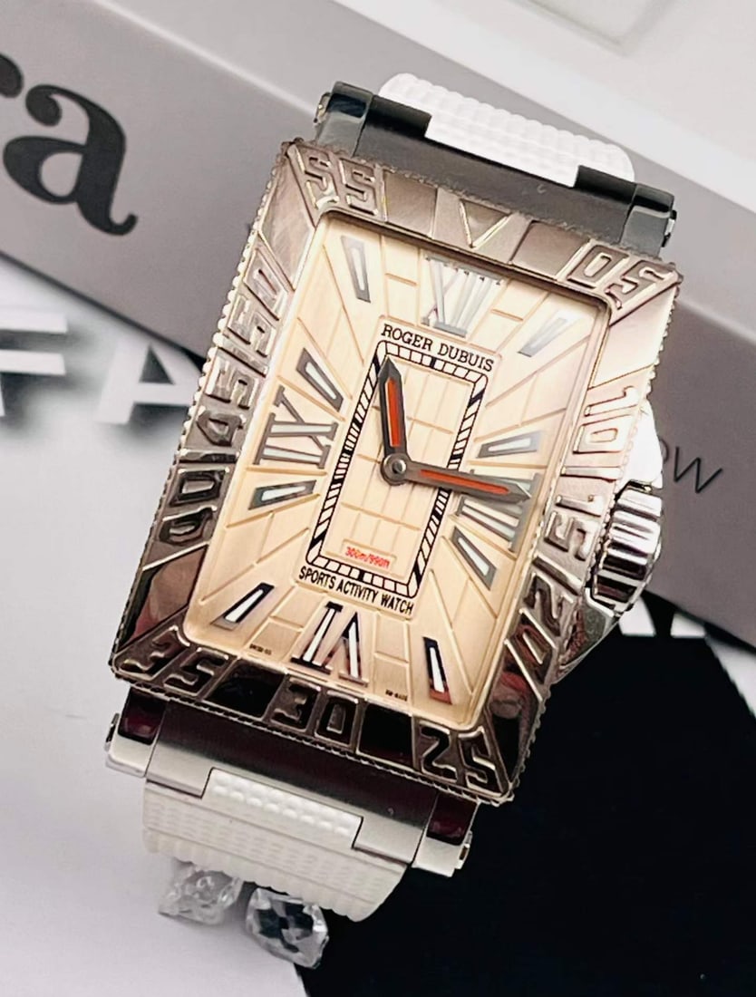 Roger Dubuis Seymour Limited-Edition 18K White-Gold Automatic Wristwatch: 34*42mm