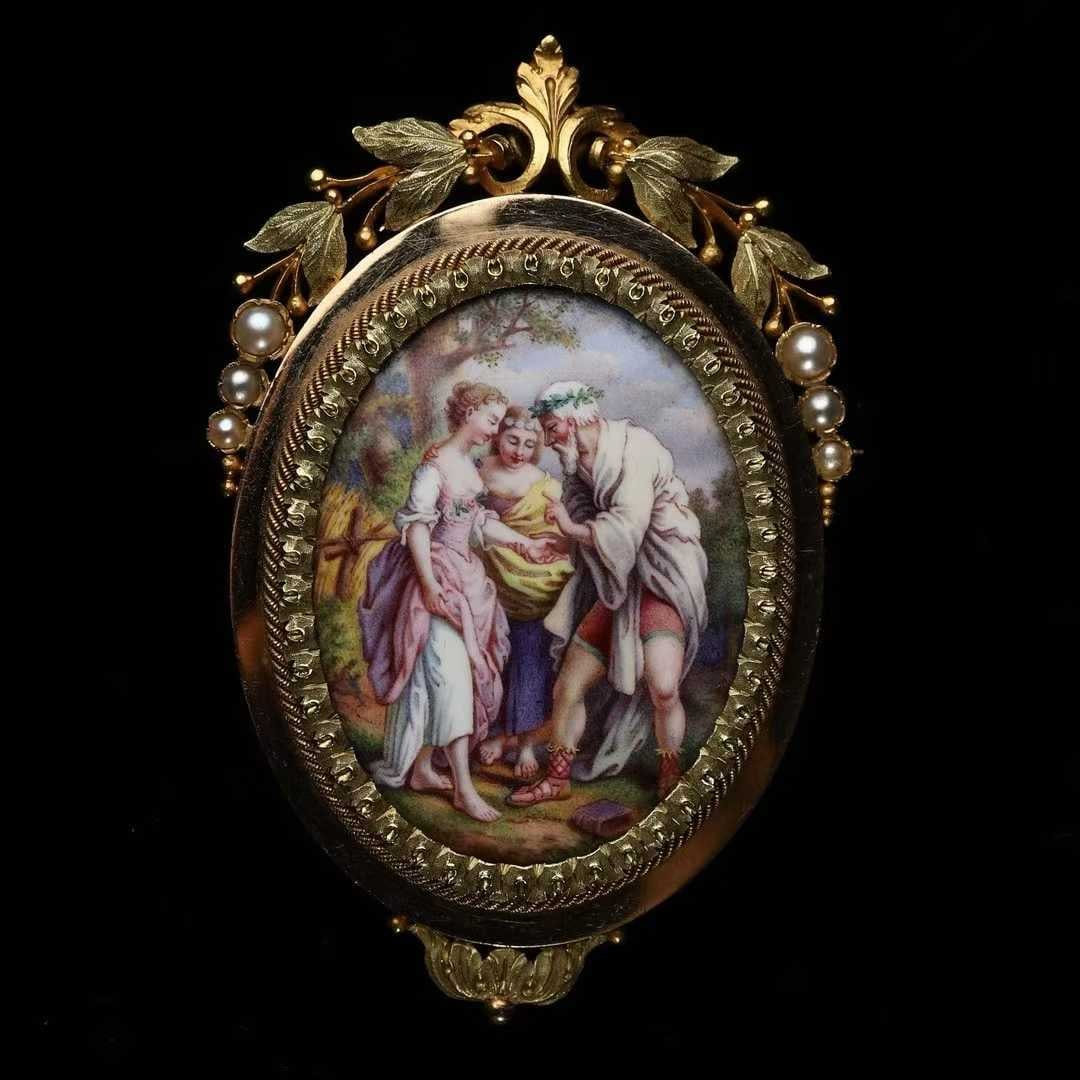 Napoleon III Period (1852-1870) French Aristocrat-Commissioned 22K Multi-Colour-Gold: 5.7*3.7cm Wt:24.85g Entirely hand-crafted in 22K gold. Variously toned karat-gold components are individually carved into distinct flowers and leaves, then assembled to form a multi-layered polychroma