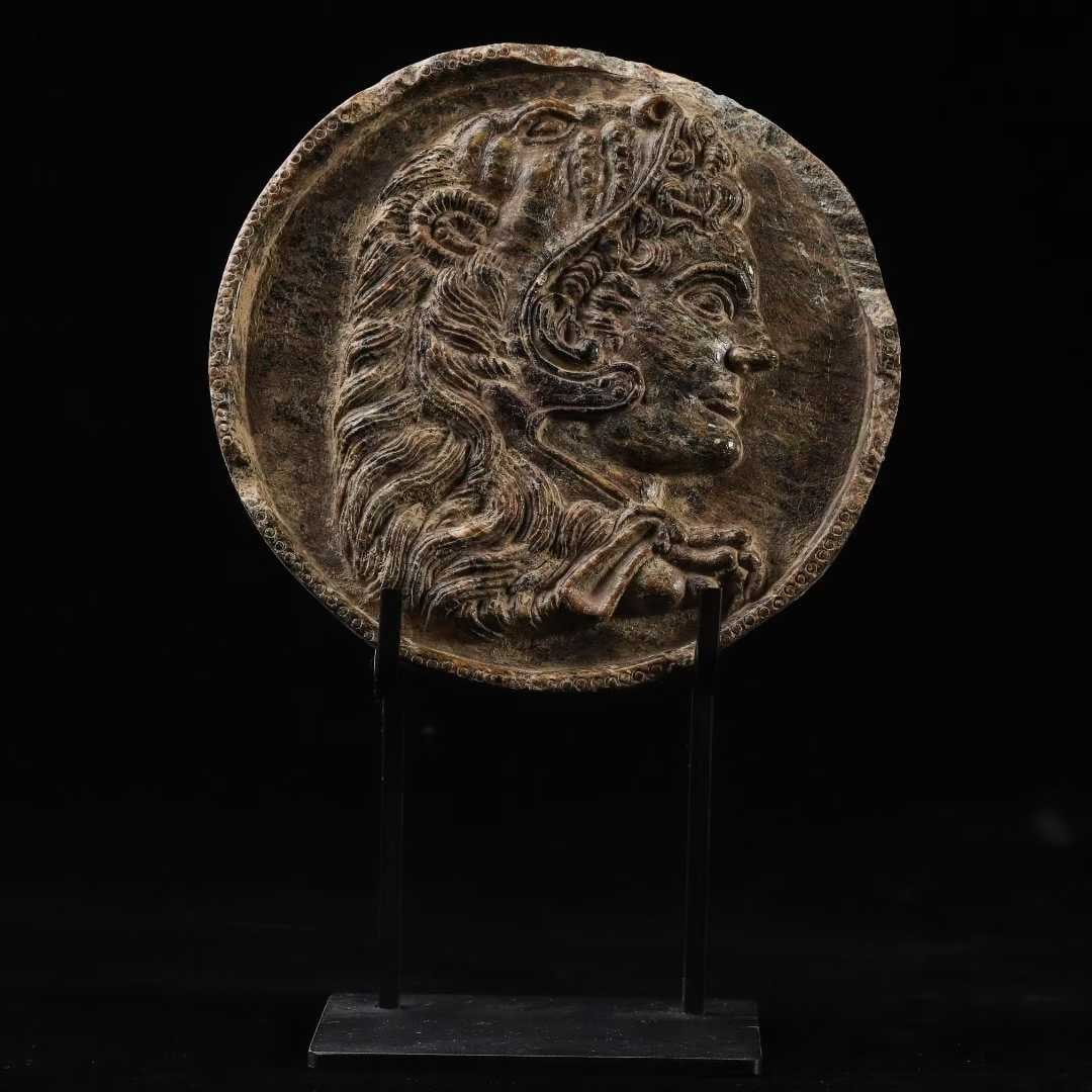Ancient Roman Period (753 BCE-476 CE) Stone-Relief Decorative Plaque of Hercules: D:15.5cm