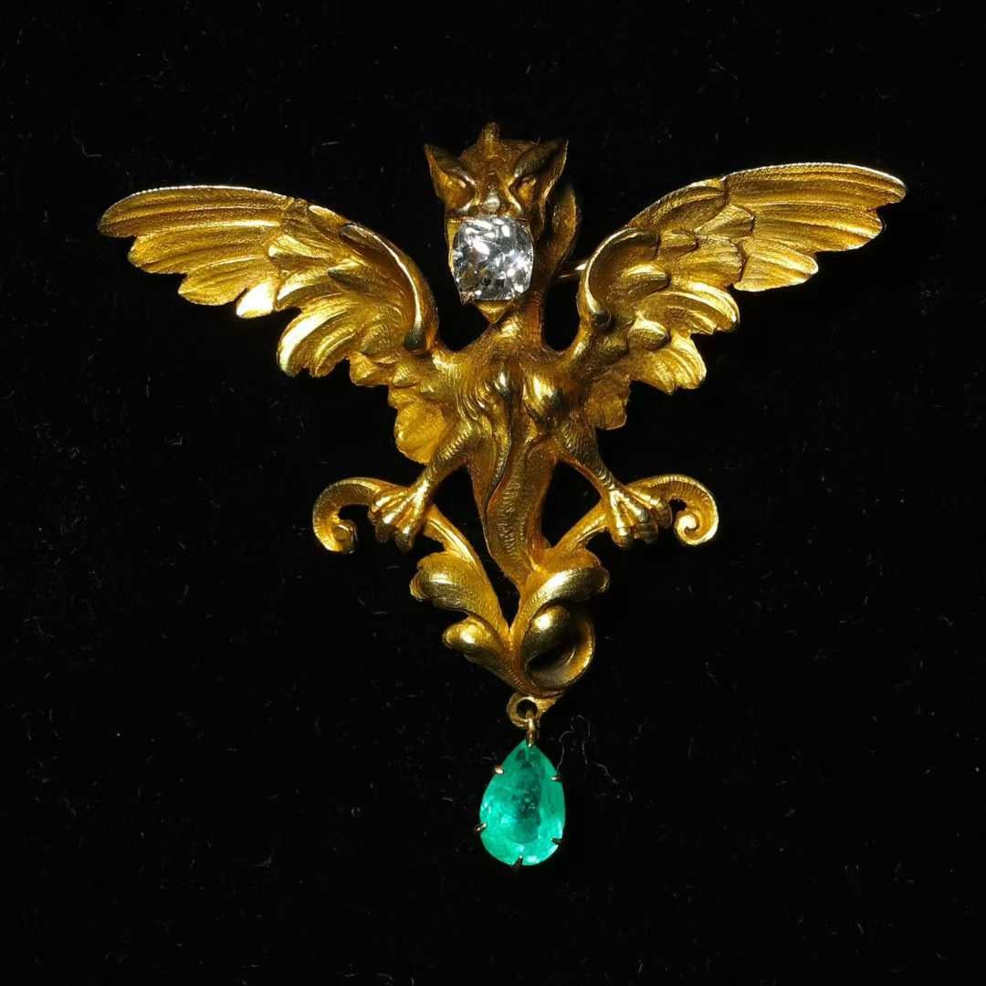 Art Nouveau Period (1880-1920) French Antique Chimera Dragon 18K Gold Brooch: 4.2*4.5cm Wt:14g Entirely hand-crafted in 18K gold, this piece features a double-sided three-dimensionally chased chimera-winged-dragon motif. Rendered with fluid lines and powerful bodily dynamism, t