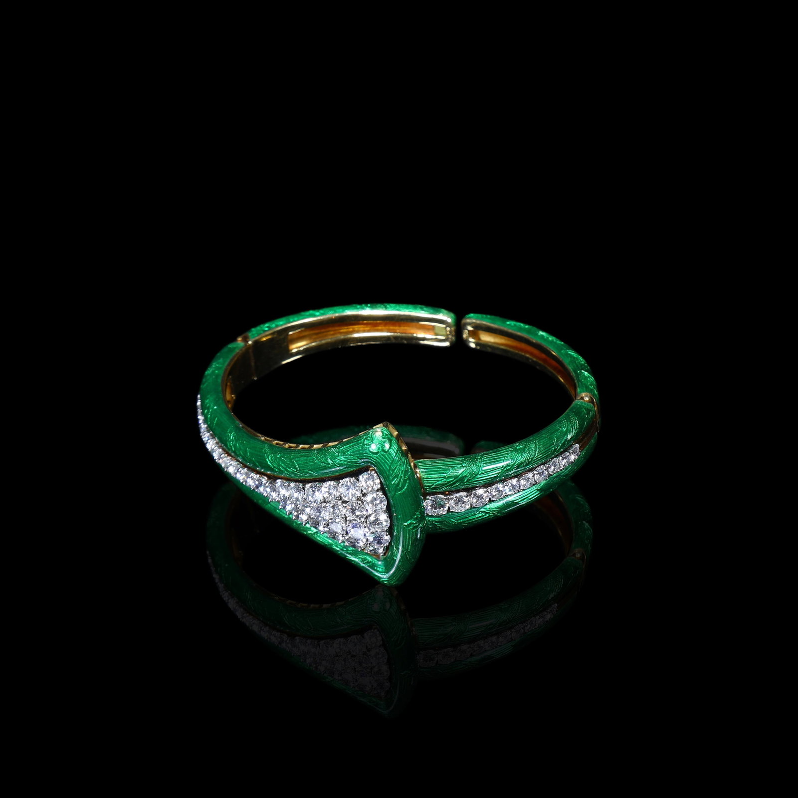 Late-Victorian to Early-Edwardian 18K Gold Diamond and Enamel Bangle: Inner Length:17.5cm Maximum Width:3cm Wt:41.26g The surface is covered with deep-green textured enamel, executed by hand-enamelling, firing and polishing techniques. Fine tactile textures resembling f