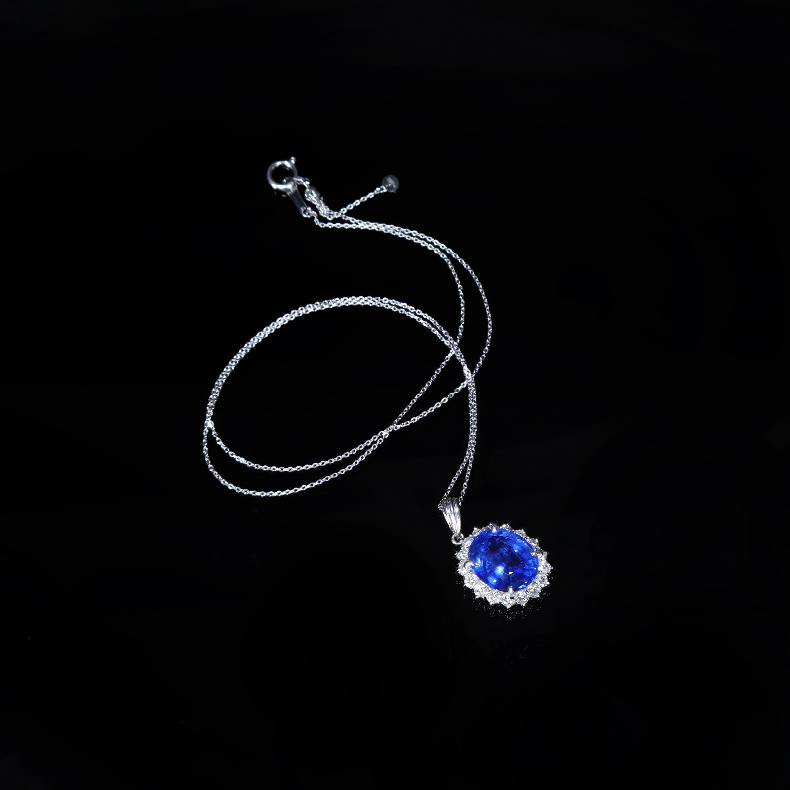 Art Nouveau Period (1880-1920) Classic Lady-Diana-Style PT900/850 Natural Sapphire Necklace: Pendant Dimensions:1.4cm*2.4cm Wt:6.3g Chain Length:44cm Metal: PT900 / PT850 platinum, set with a sapphire of 6.14 ct, accented with diamonds totalling 0.68 ct.