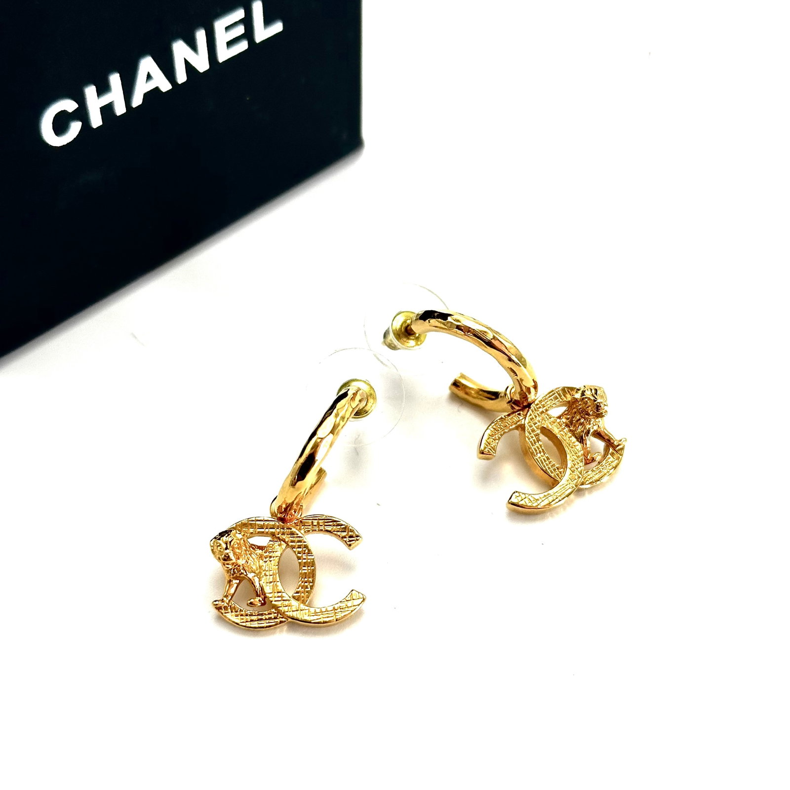 Chanel CC Lion Drop Earrings, Gold-Toned Metal: Standard dimensions