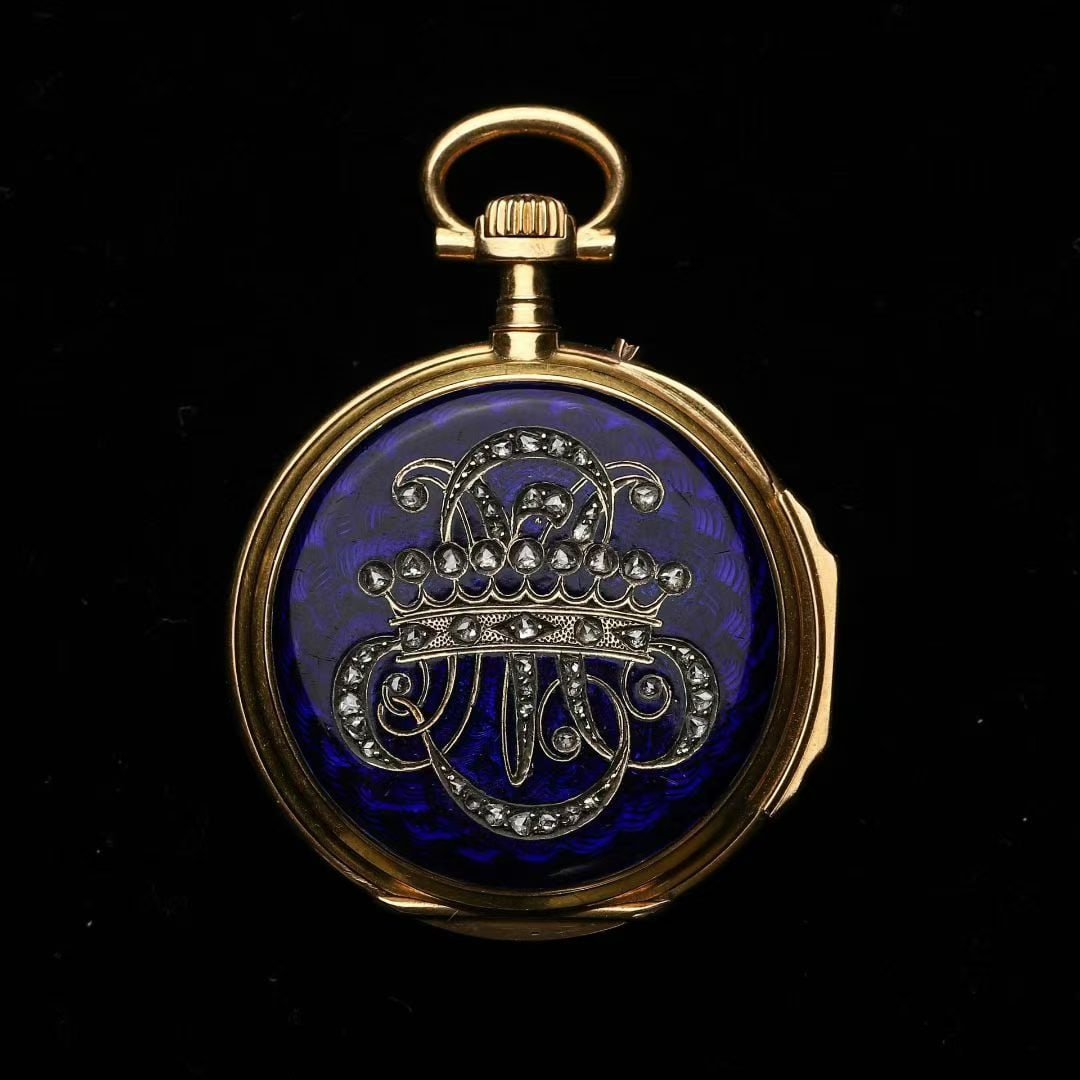 Napoleon III Period (1852-1870) French Count-Commissioned Enamel and Diamond 18K Gold Pocket Watch: 4.3*3.2cm Wt:26.5g Entirely hand-crafted in 18K gold, richly set with diamonds and engraved with the heraldic crest featuring an earl's coronet. Decorated with high-fired mineral guilloche enamel, exe