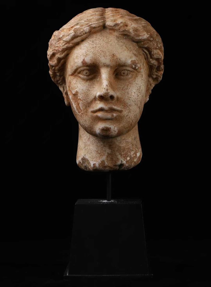 Ancient Greek Period (1100-146 BCE) Marble Sculpture of Aphrodite, Goddess of Love: Overall Height:37cm Height (without base):24cm L:19cm W:17cm