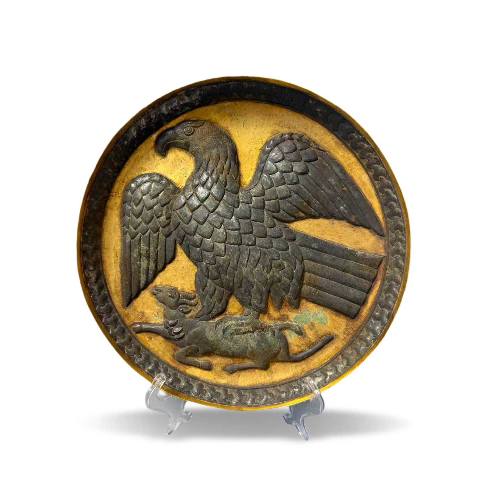 Tang Dynasty Silver-gilt plate with Persian eagle-catching-sheep: D:22cm Wt:314.5g