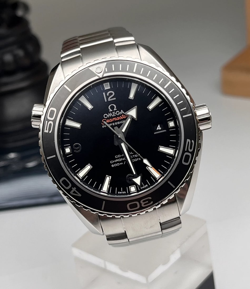 Omega Seamaster Planet Ocean Collection Men's Watch: D:45.5mm