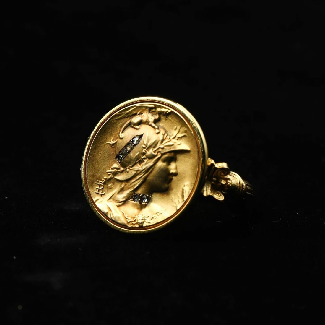 Art Nouveau Period (1880-1920) Master Louis Rault (1847-1903) Gold Ring of Goddess Athena: Ring Size: US 9.5-10 Wt:11.8g Louis Rault (1847-1903) was a leading French Art-Nouveau medallist, sculptor and goldsmith active during Paris's Belle epoque from 1880 to 1900. He exhibited repeatedly a