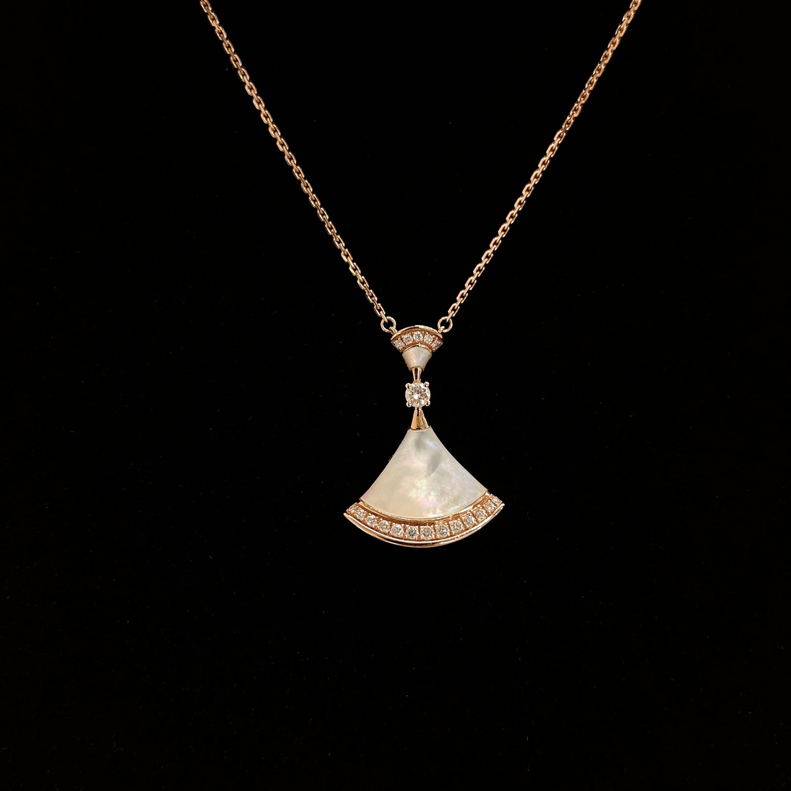 Bvlgari Divas' Dream Pendant Necklace, 18K Rose Gold, Mother-of-Pearl & Diamonds: Chain Length:42cm