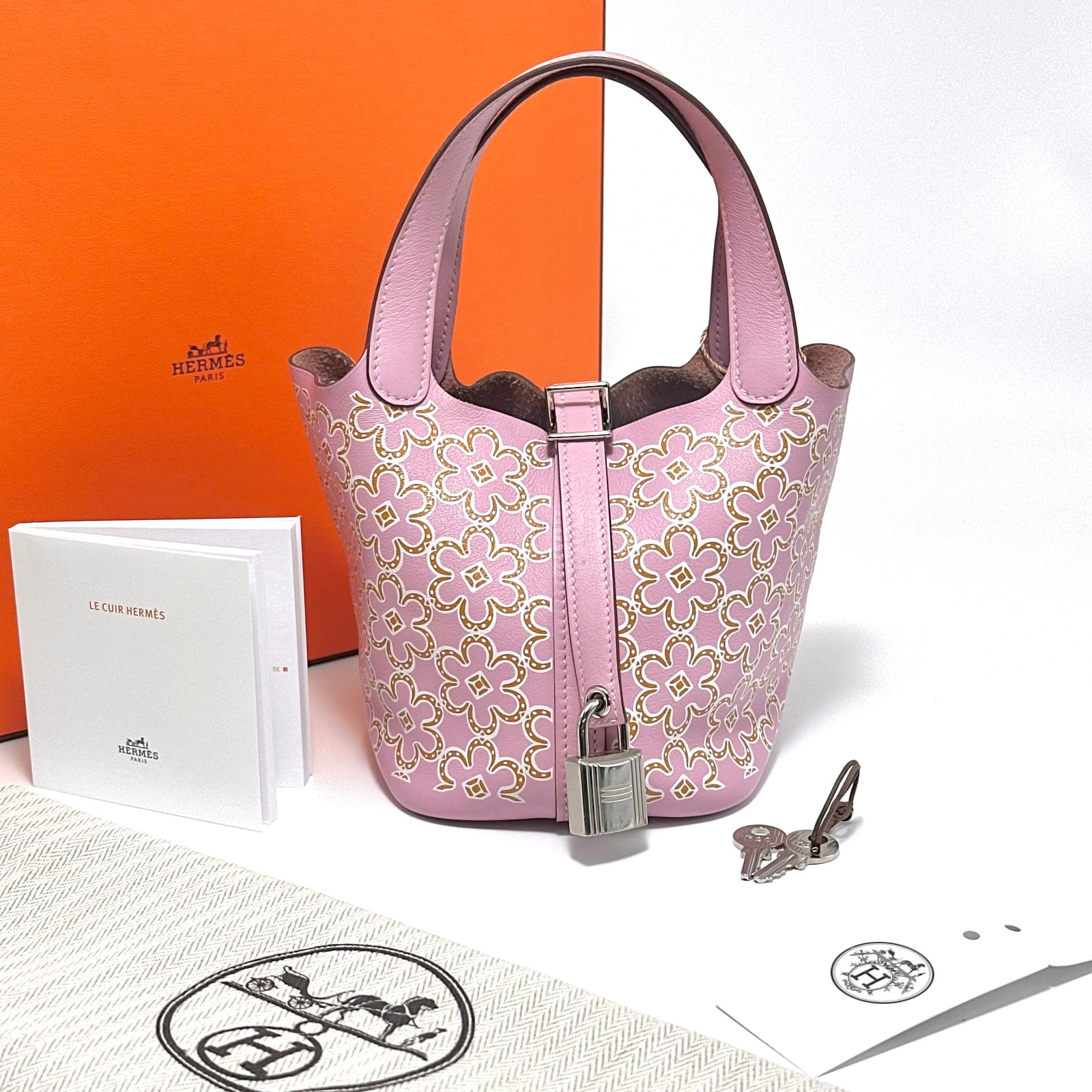 Herm??s Picotin Lock 14 Lucky Daisy Handbag, Mauve-Sylvestre Swift Calfskin, Lucky-Daisy Laser-Cut: 14*12.5*11cm