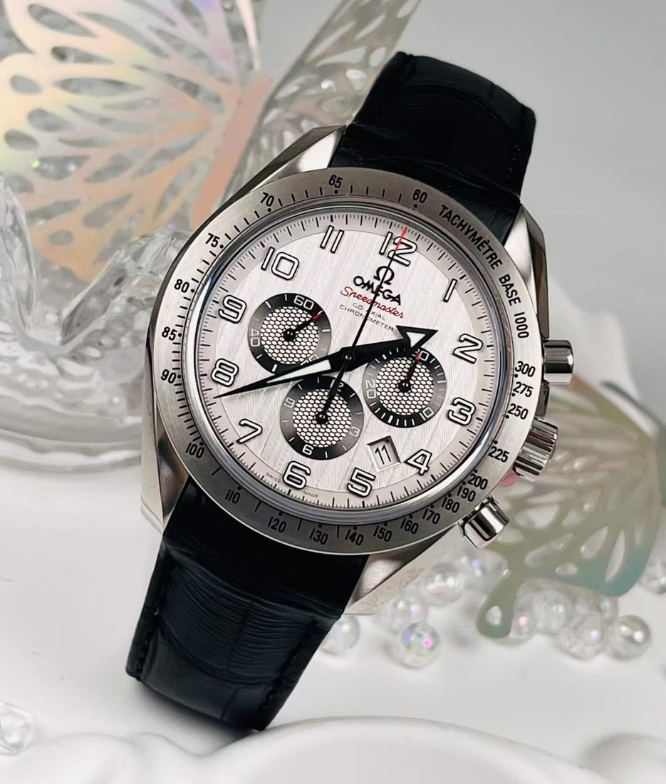 Omega Speedmaster Chronoscope Men's Watch: D:44mm