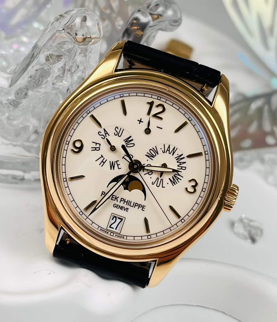 Patek Philippe Ref.5146J-001 Annual Calendar Moon-Phase 18K Yellow-Gold Watch: D:39mm
