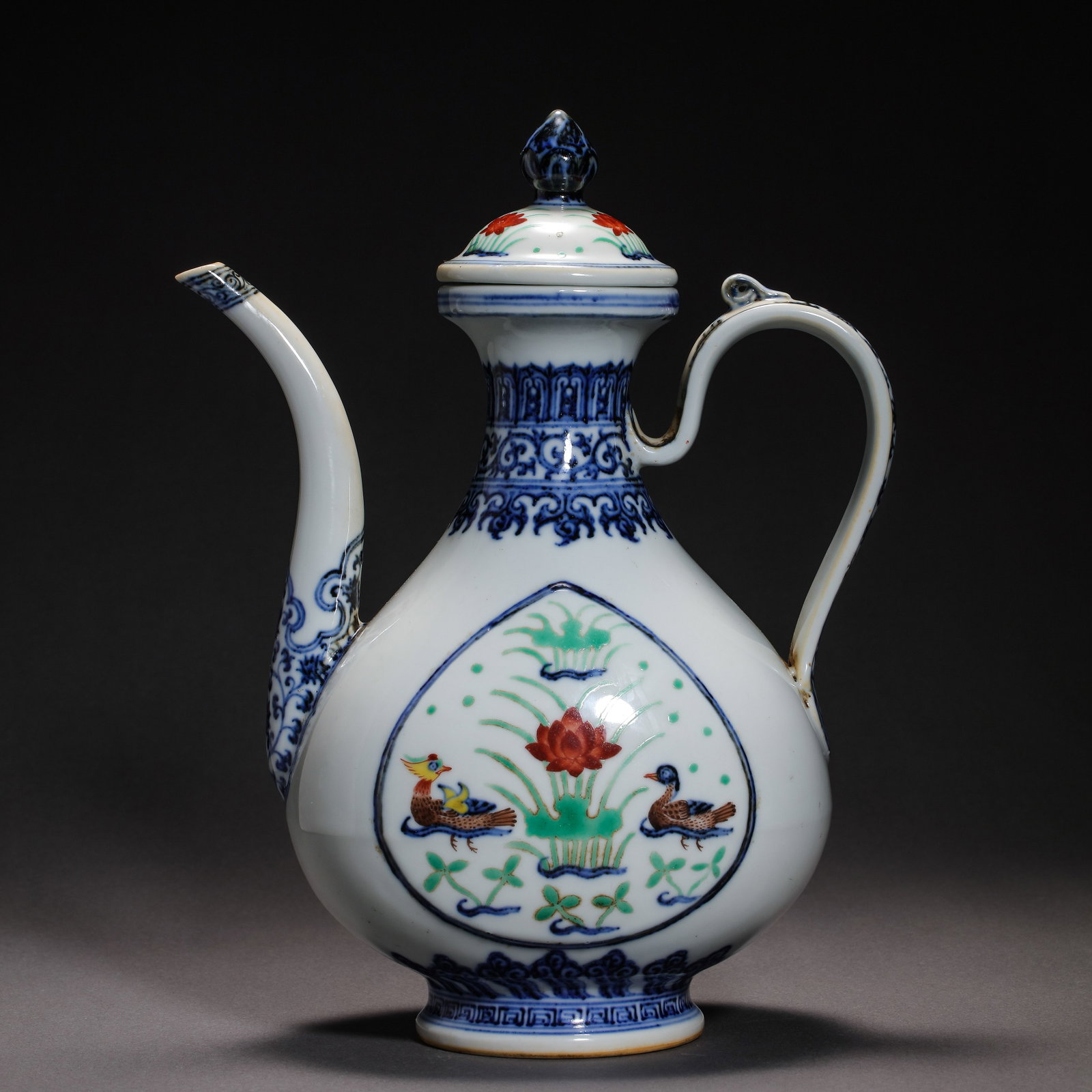 Blue and Flower Bird Pot in Ming Dynasty: H28cm W22cm