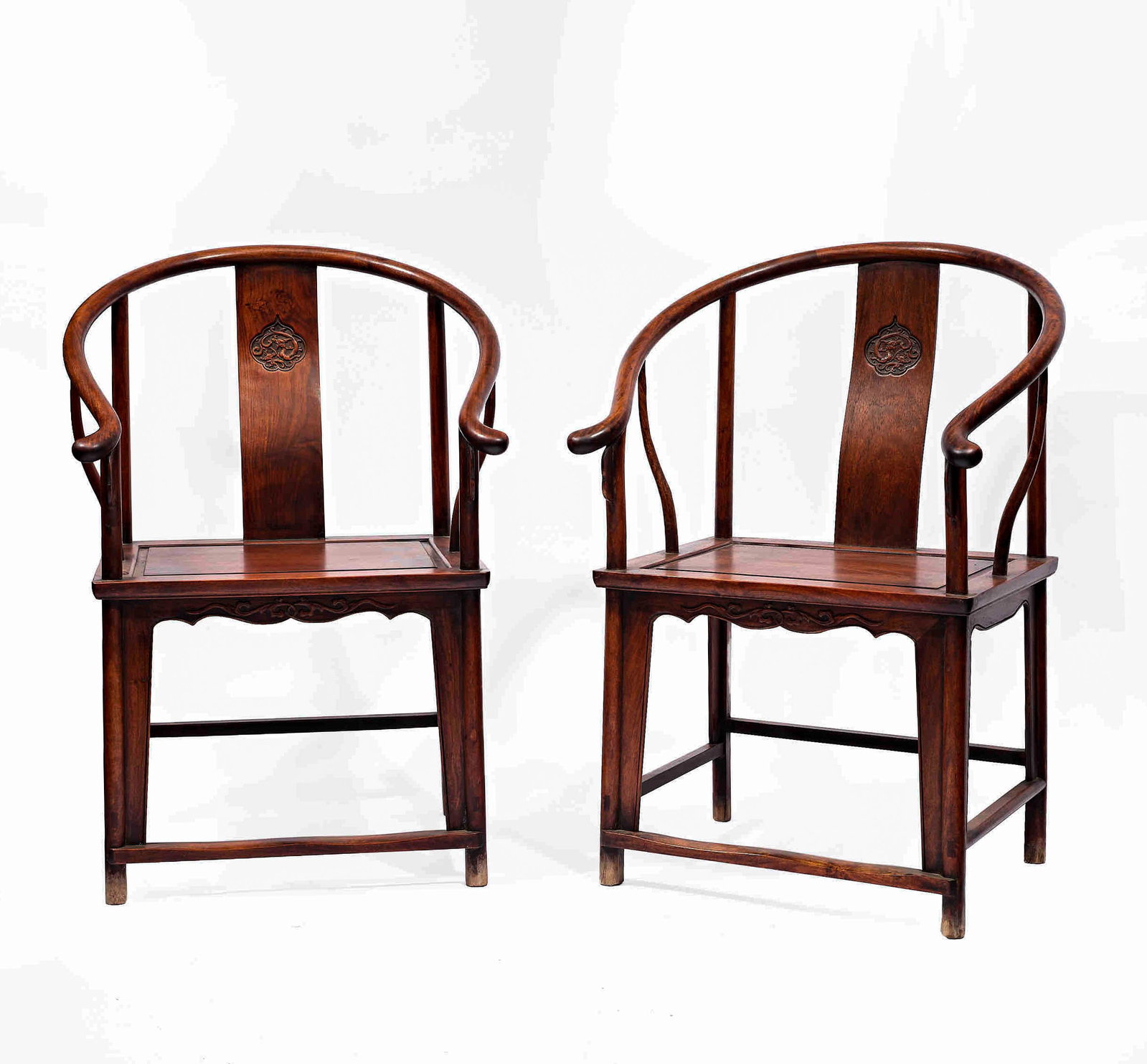 In the Qing Dynasty, a pair of Huanghuali plum chairs: H:100cm,W:64cm