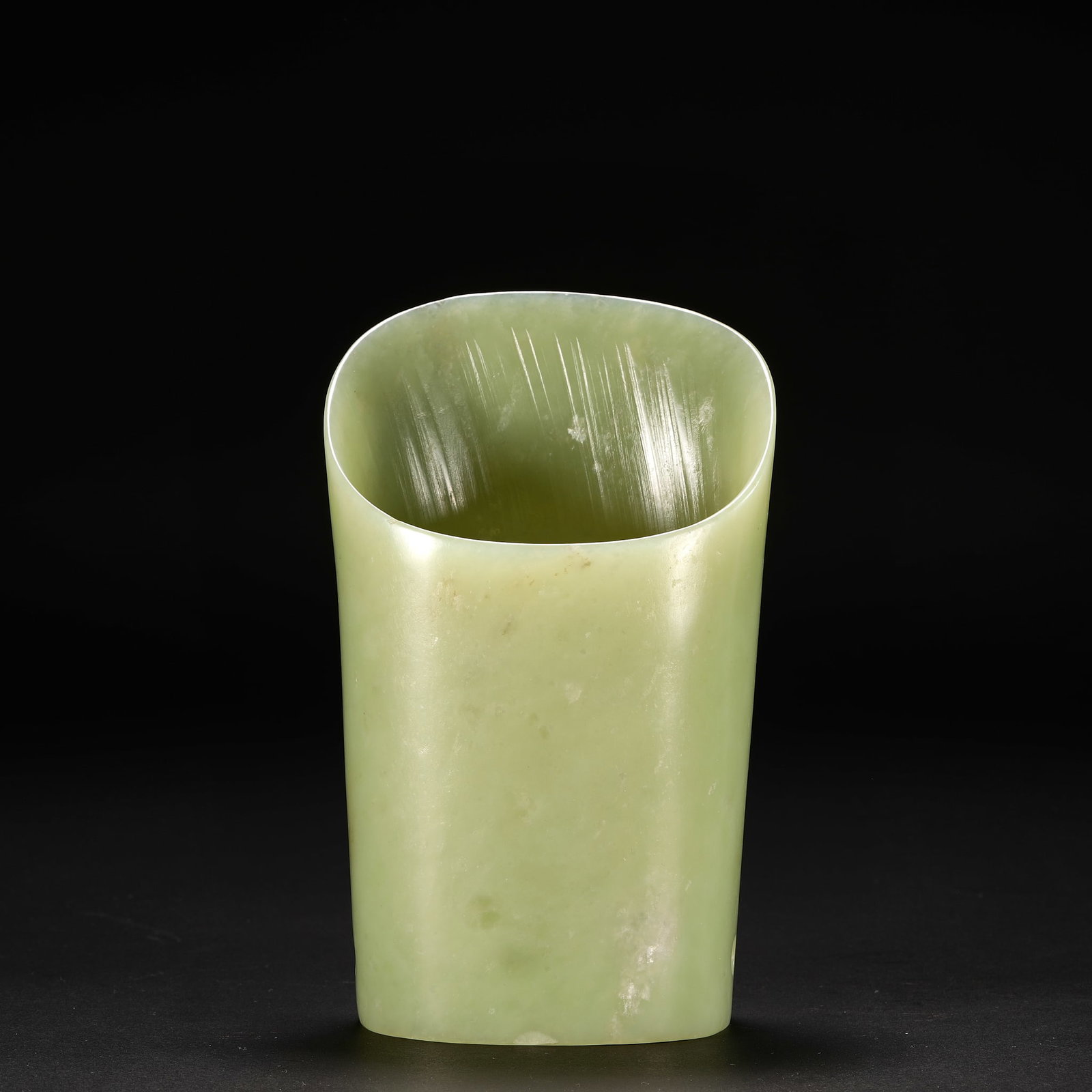 Hongshan culture jade horseshoe tube: H16cm W8cm Weight471g