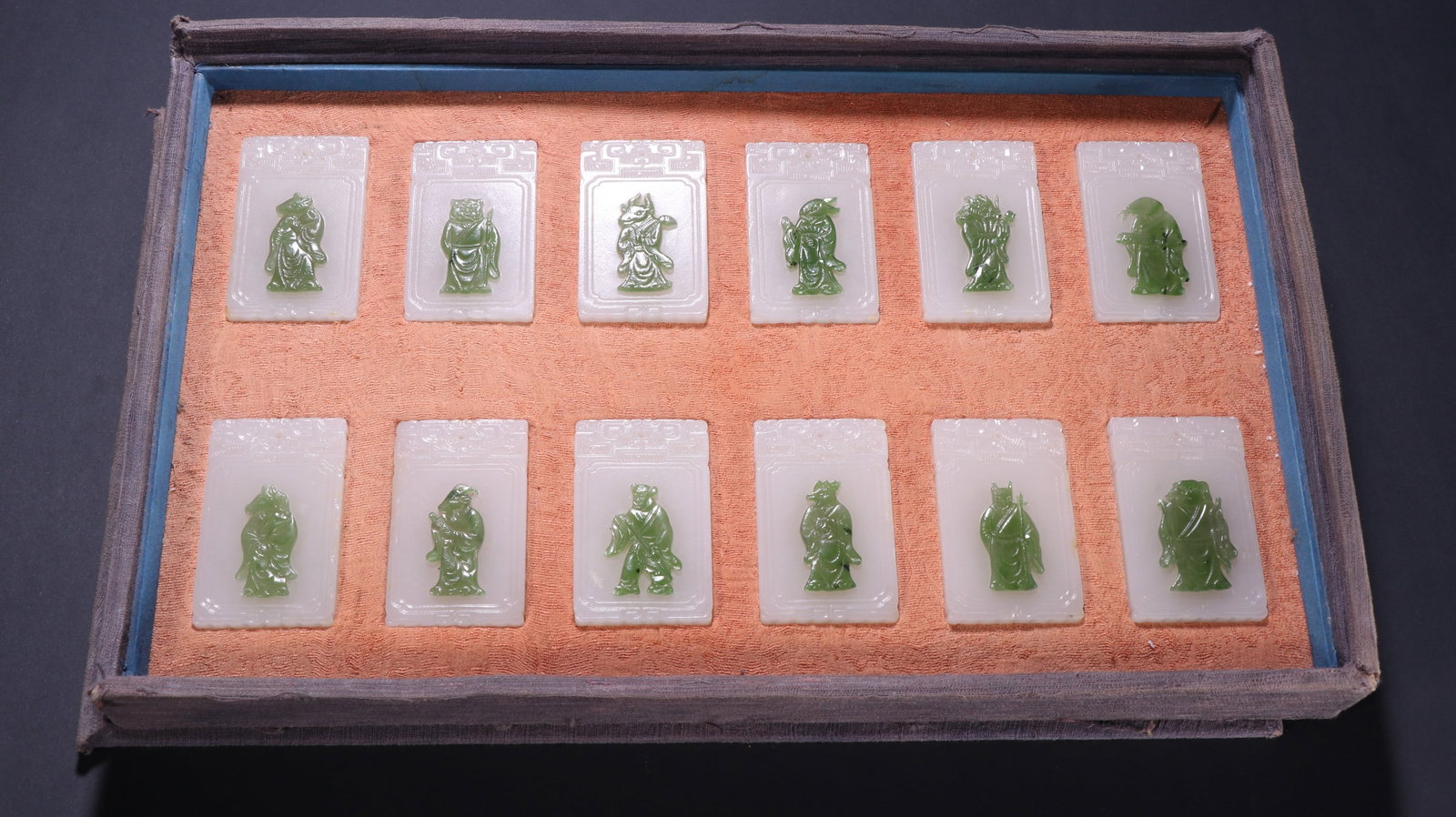 A set of Qing Dynasty Hetian jade inlaid with jasper zodiac signs: H6.3cm W4cm Weight53g