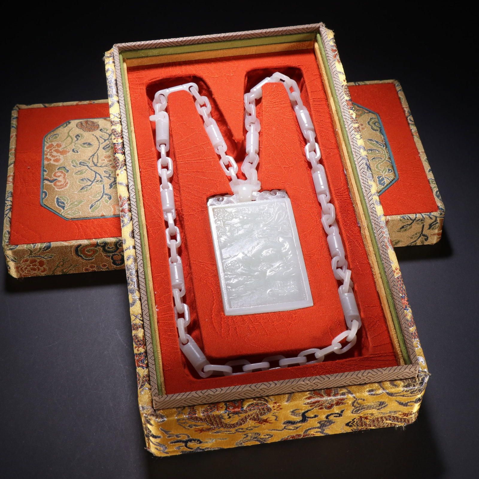 Qing Dynasty Hetian Jade One-piece Carving Landscape Figure Story Card: H8.2cm W4.6cm Weight162g