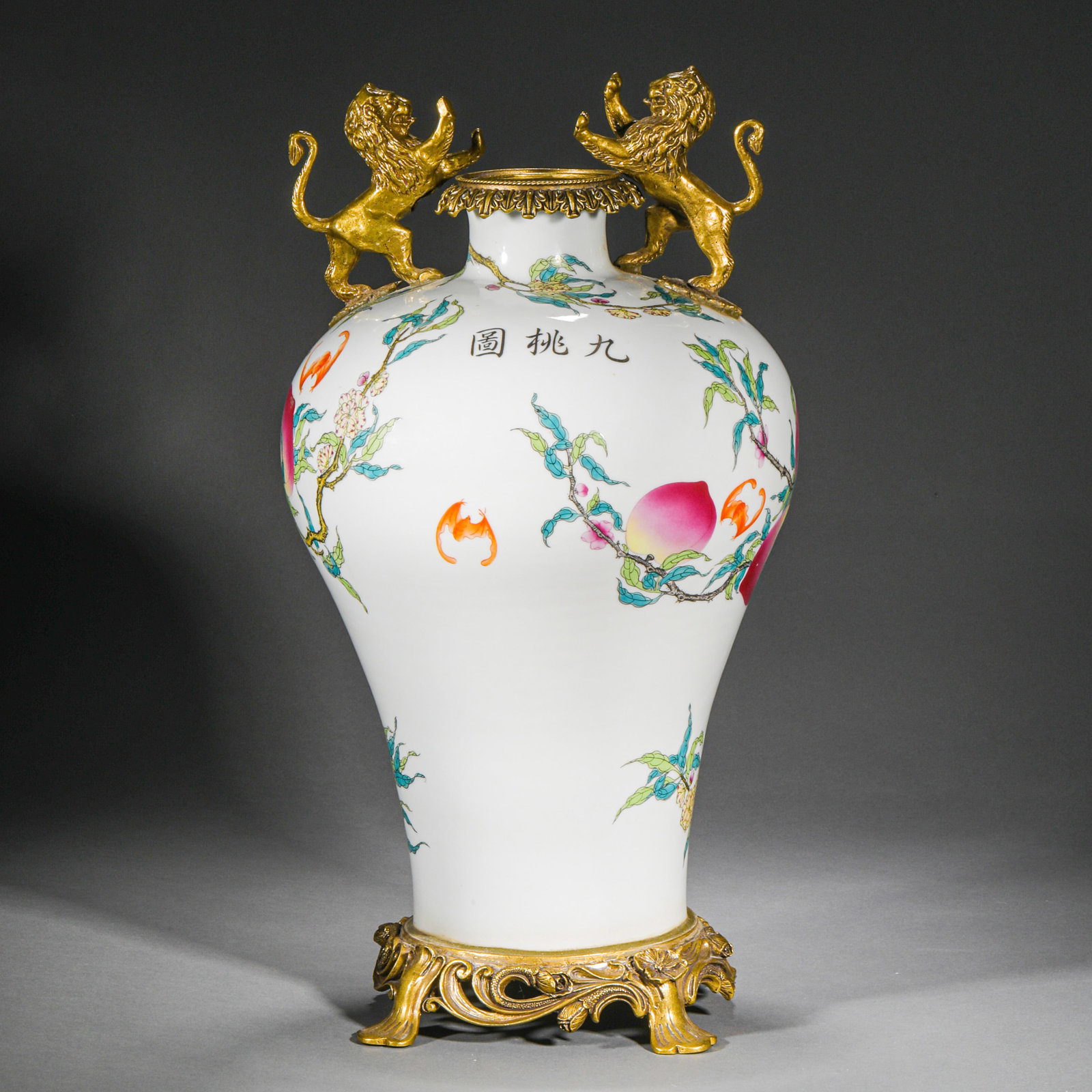 Qing Dynasty Pastel Shoutao Beast First: H48cm W25cm