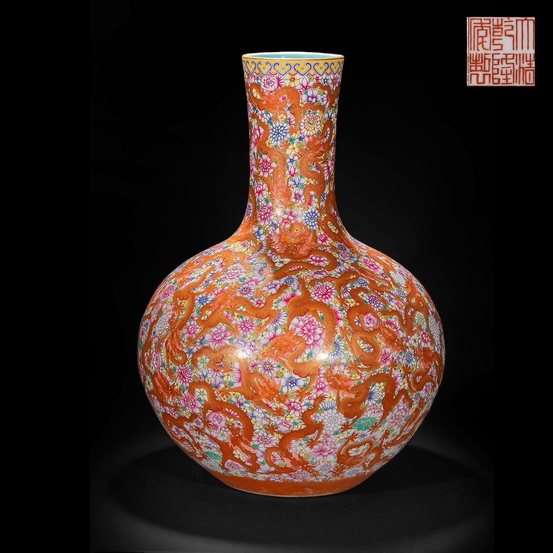 Qing Dynasty Foreign Color Wanhua Dragon Pattern Sky Ball Bottle (1 of 17)