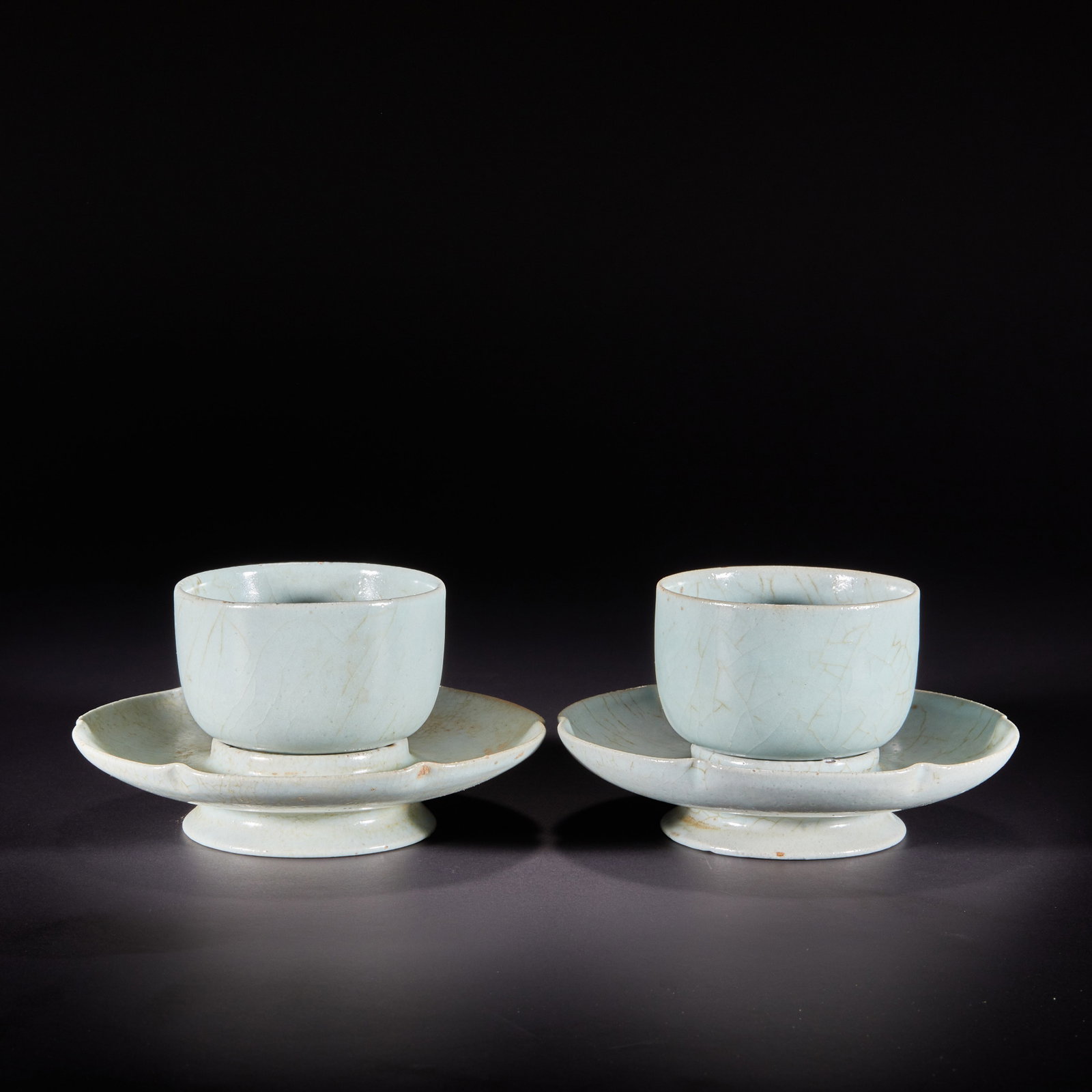 Before the Ming Dynasty, Ru kiln lamps: H:6.7cm W:12.6cm