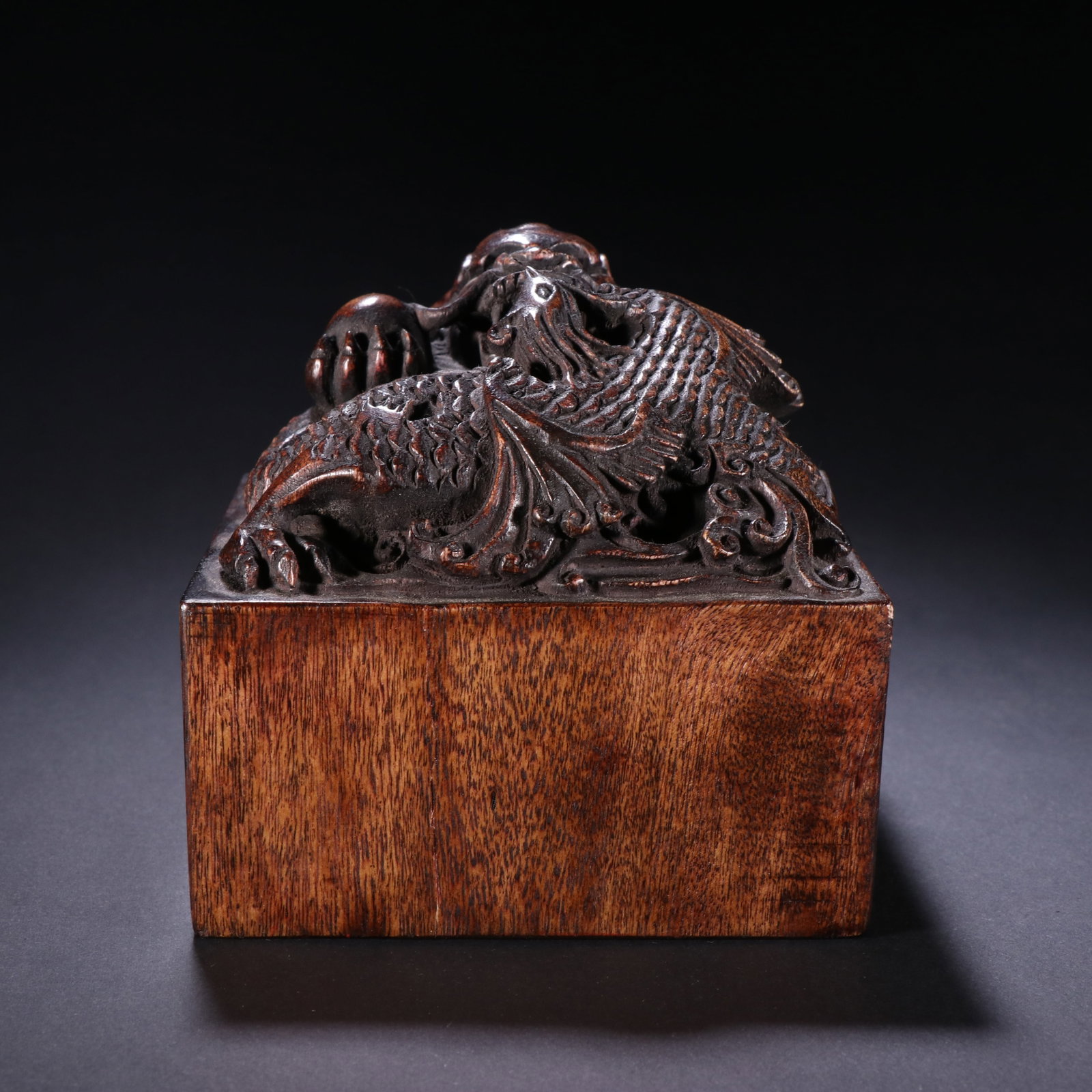 Seal of Dragon and Phoenix Button of Aquilarum in Qing Dynasty: H10cm W10cm Weight230g