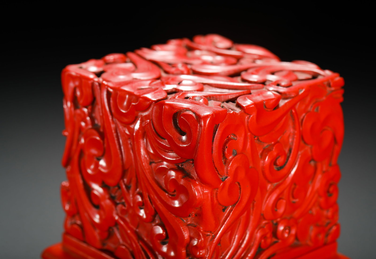 QING DYNASTY RED LACQUER THROUGH-CARVED CLOUD PATTERN SQUARE SEAL BOX - 2