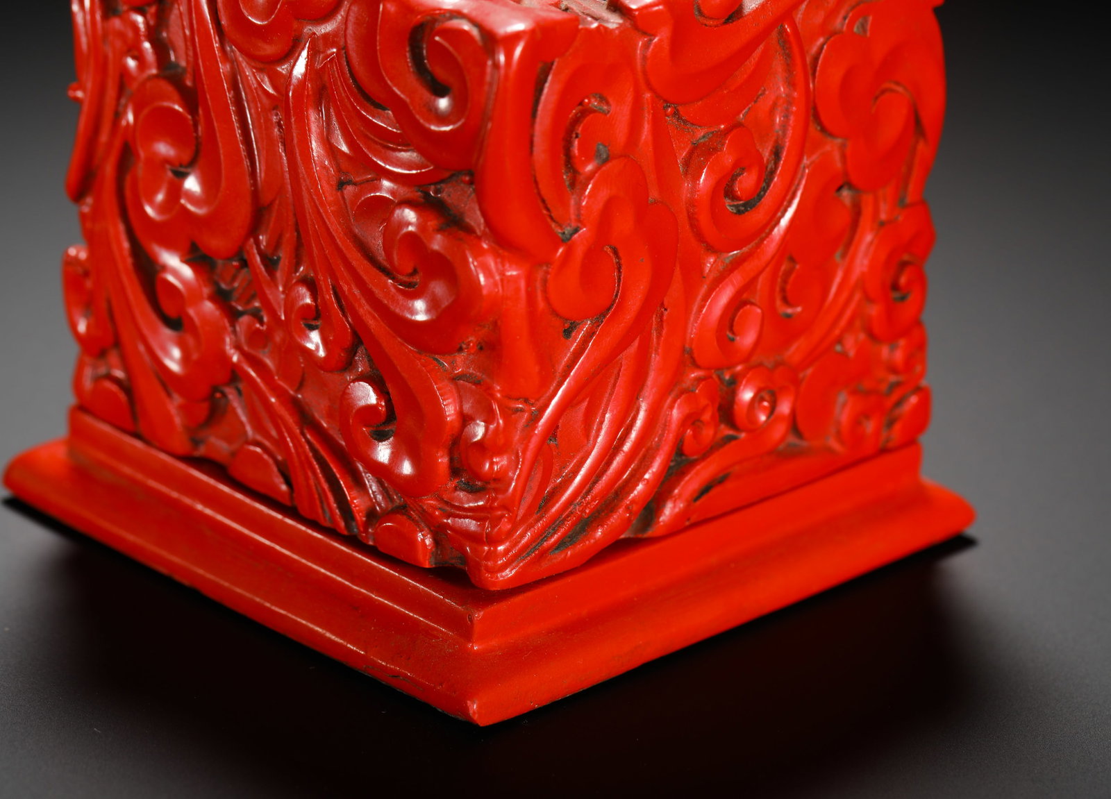 QING DYNASTY RED LACQUER THROUGH-CARVED CLOUD PATTERN SQUARE SEAL BOX - 3