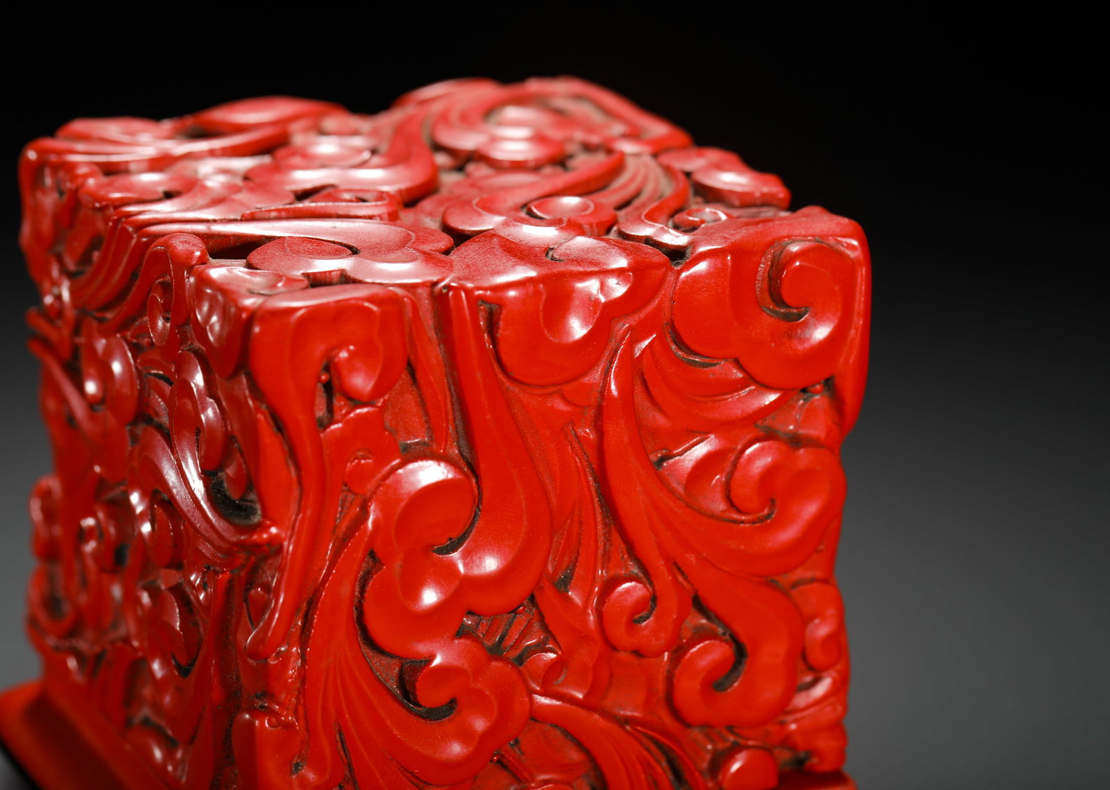 QING DYNASTY RED LACQUER THROUGH-CARVED CLOUD PATTERN SQUARE SEAL BOX - 5