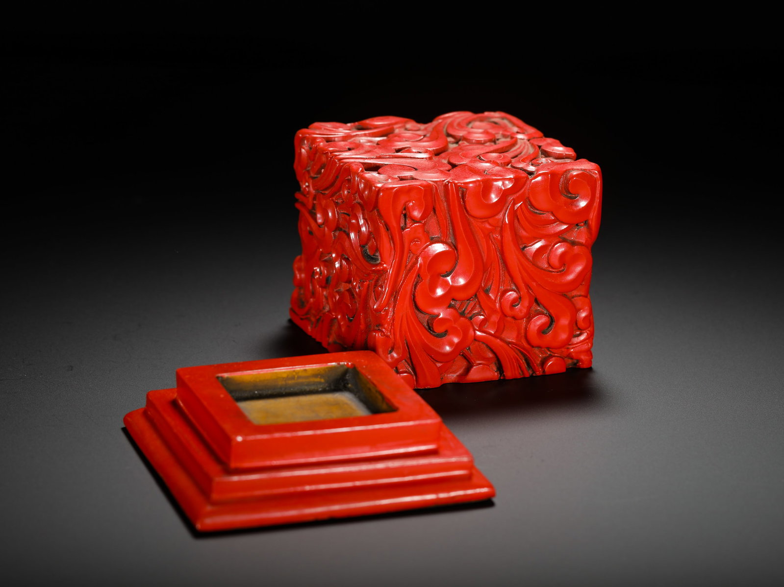 QING DYNASTY RED LACQUER THROUGH-CARVED CLOUD PATTERN SQUARE SEAL BOX - 7