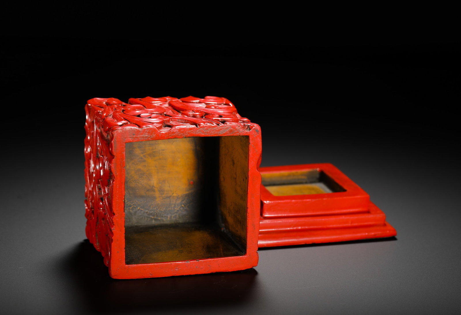 QING DYNASTY RED LACQUER THROUGH-CARVED CLOUD PATTERN SQUARE SEAL BOX - 8