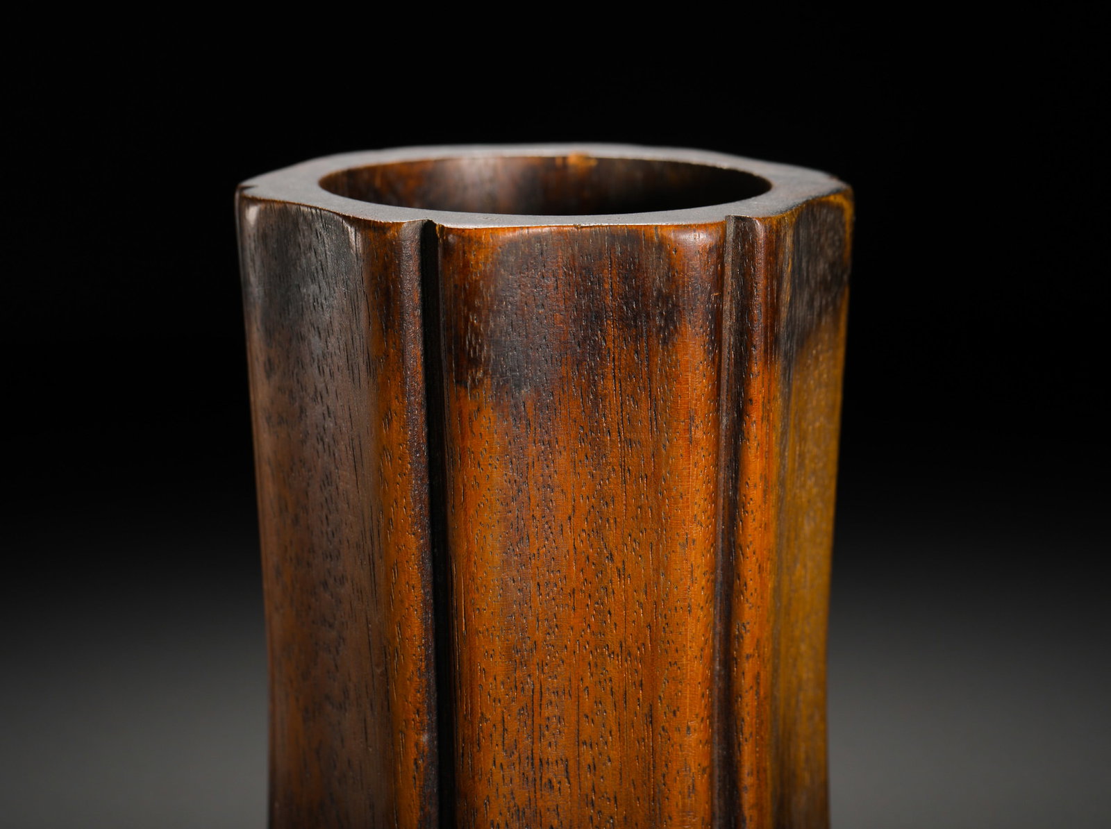 QING DYNASTY HUANGHUALI MELON RHOMBIC PLAIN PEN HOLDER - 2
