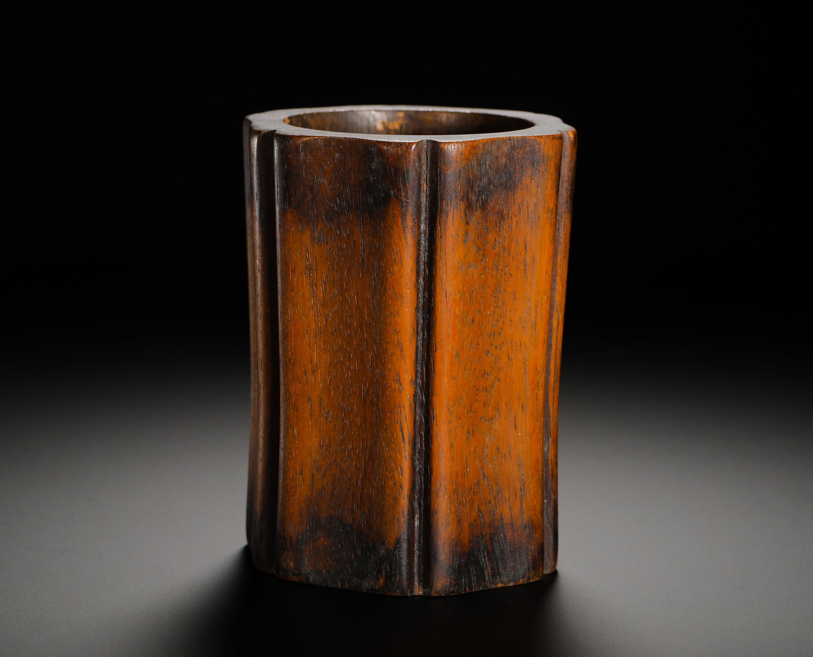 QING DYNASTY HUANGHUALI MELON RHOMBIC PLAIN PEN HOLDER - 4