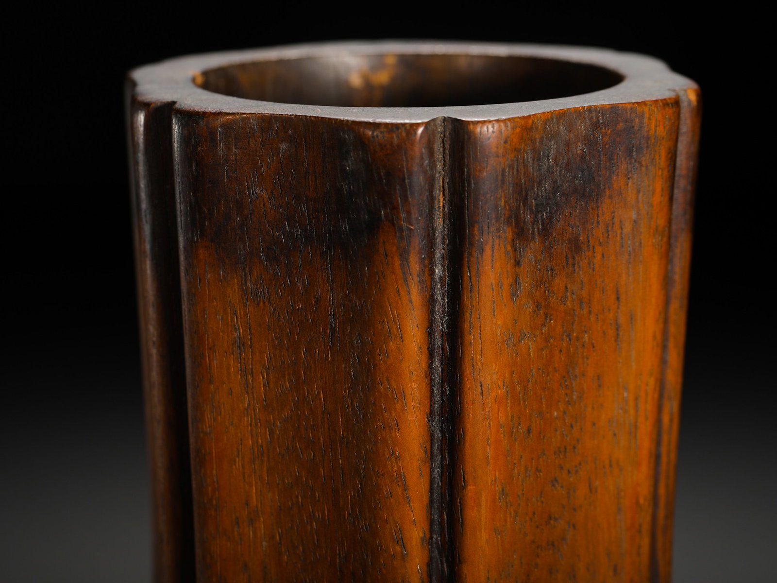 QING DYNASTY HUANGHUALI MELON RHOMBIC PLAIN PEN HOLDER - 5