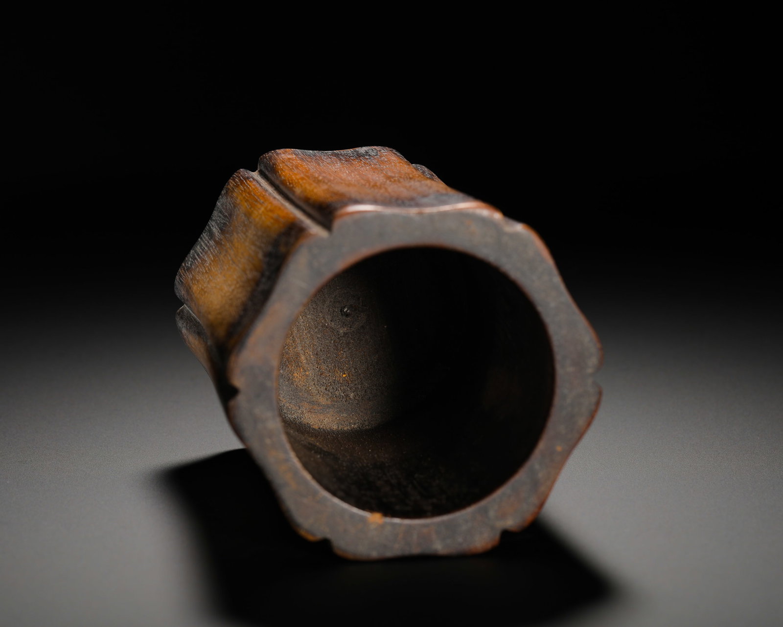 QING DYNASTY HUANGHUALI MELON RHOMBIC PLAIN PEN HOLDER - 8