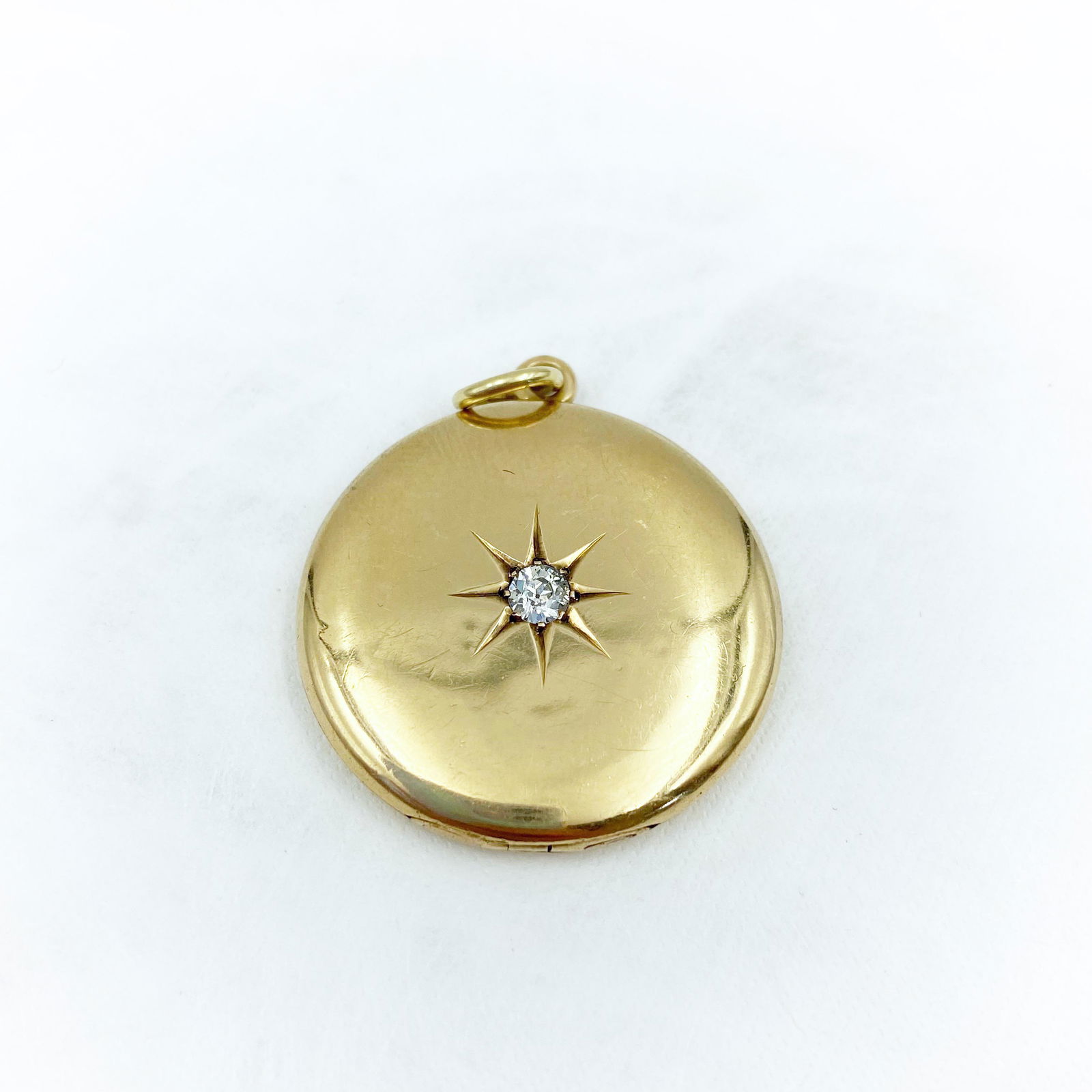 Victorian Round Locket Pendant With Diamond (1 of 5)