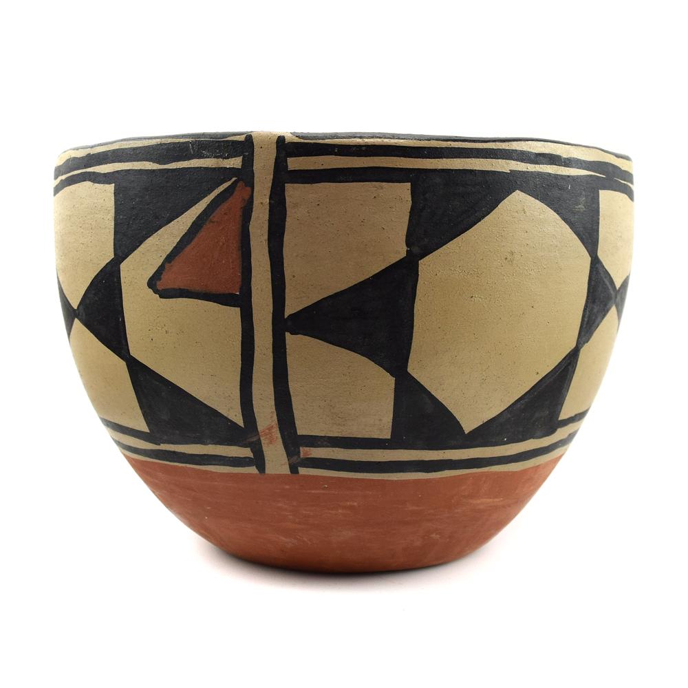 Santo Domingo (Kewa) Polychrome Bowl c. 1930s: Large dough bowl with a black diamond design, a red band around base, and a spirit break on the rim. Acquired from a private collection in Arizona.