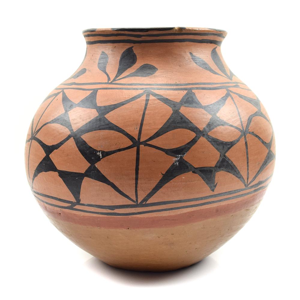 San Ildefonso/Tesuque Black on Red Olla, Geometric: San Ildefonso/Tesuque Black on Red Olla with Geometric Design c. 1890s. Large, beautifully shaped water jar from San Ildefonso/Tesuque Pueblos. Decorated with black lines and a geometric diamond desig