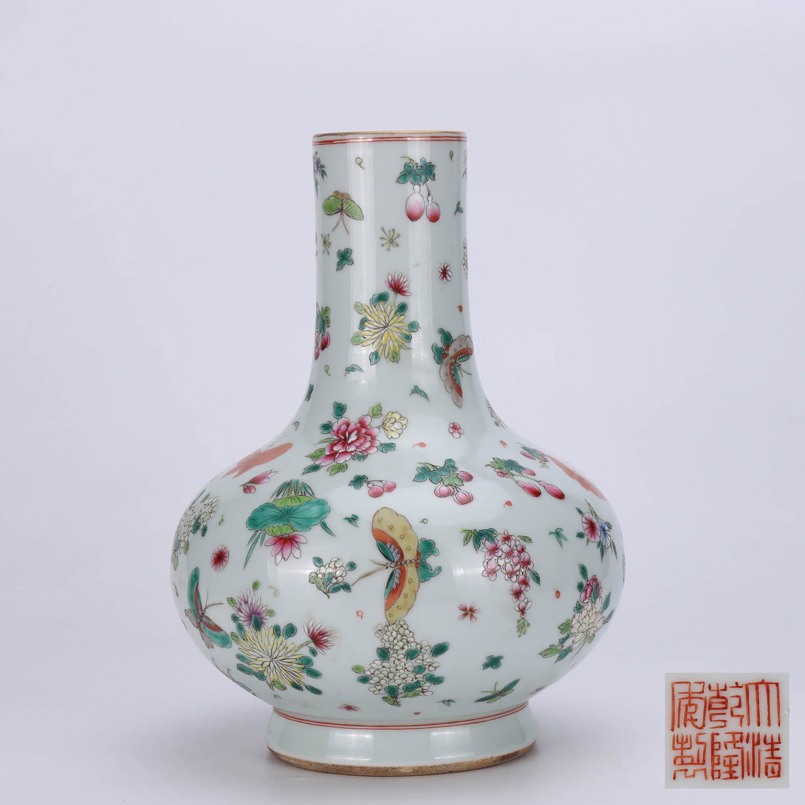 A Chinese Famille Rose Floral Pattern Porcelain Vase (1 of 11)