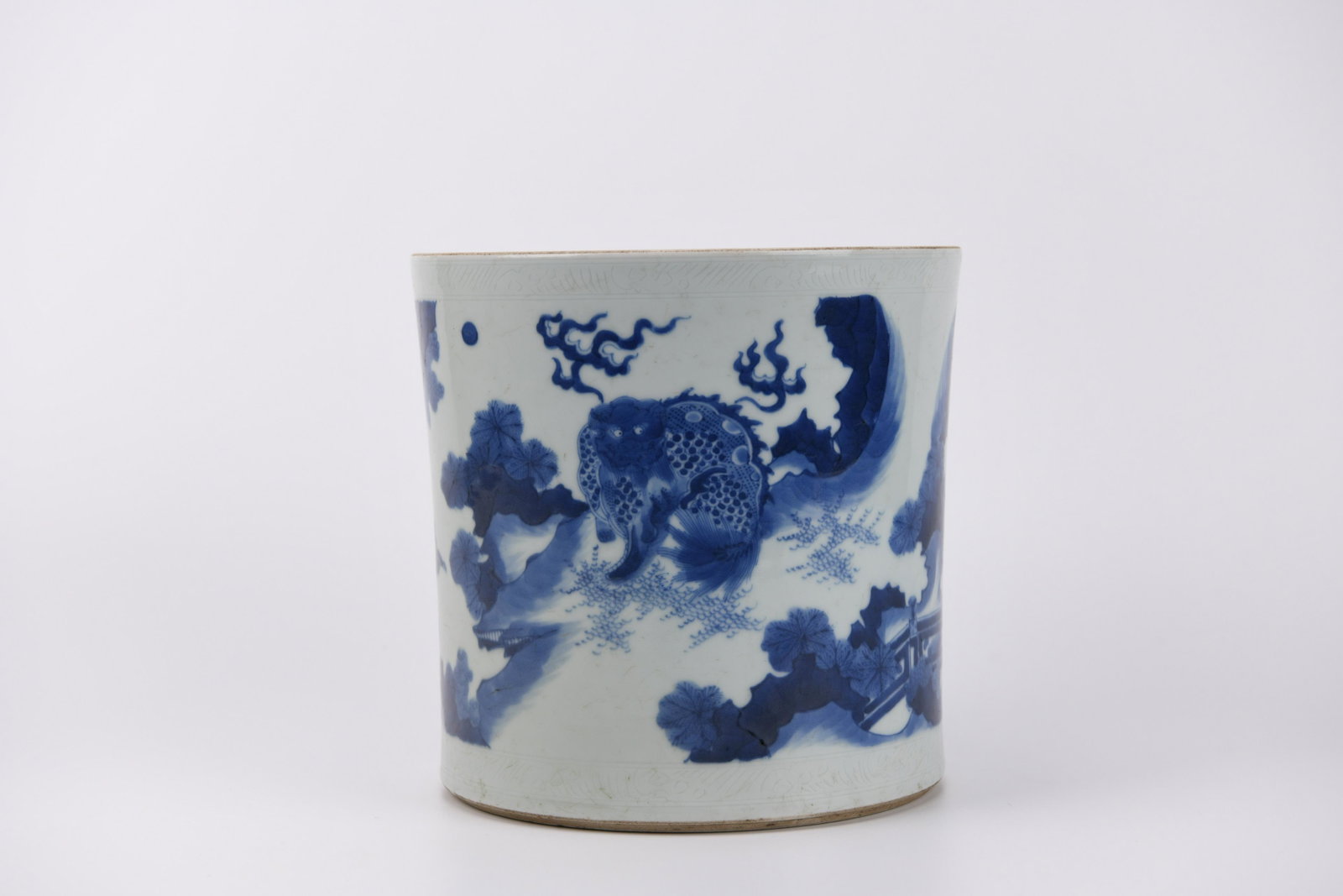 A Blue and White Kylin and Plantain Brush Pot: A Blue and White Kylin and Plantain Brush PotHeight:20.8cm, Diam:20.1cm,