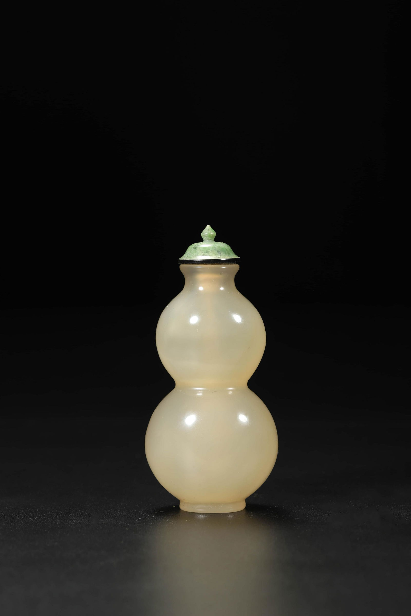 Agate Double-Gourd Snuff Bottle (1 of 5)